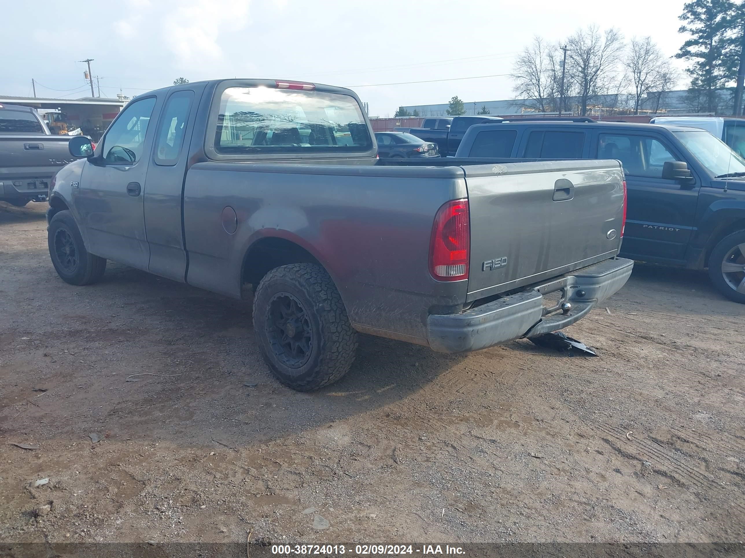 Photo 2 VIN: 1FTRX17232NB66874 - FORD F-150 