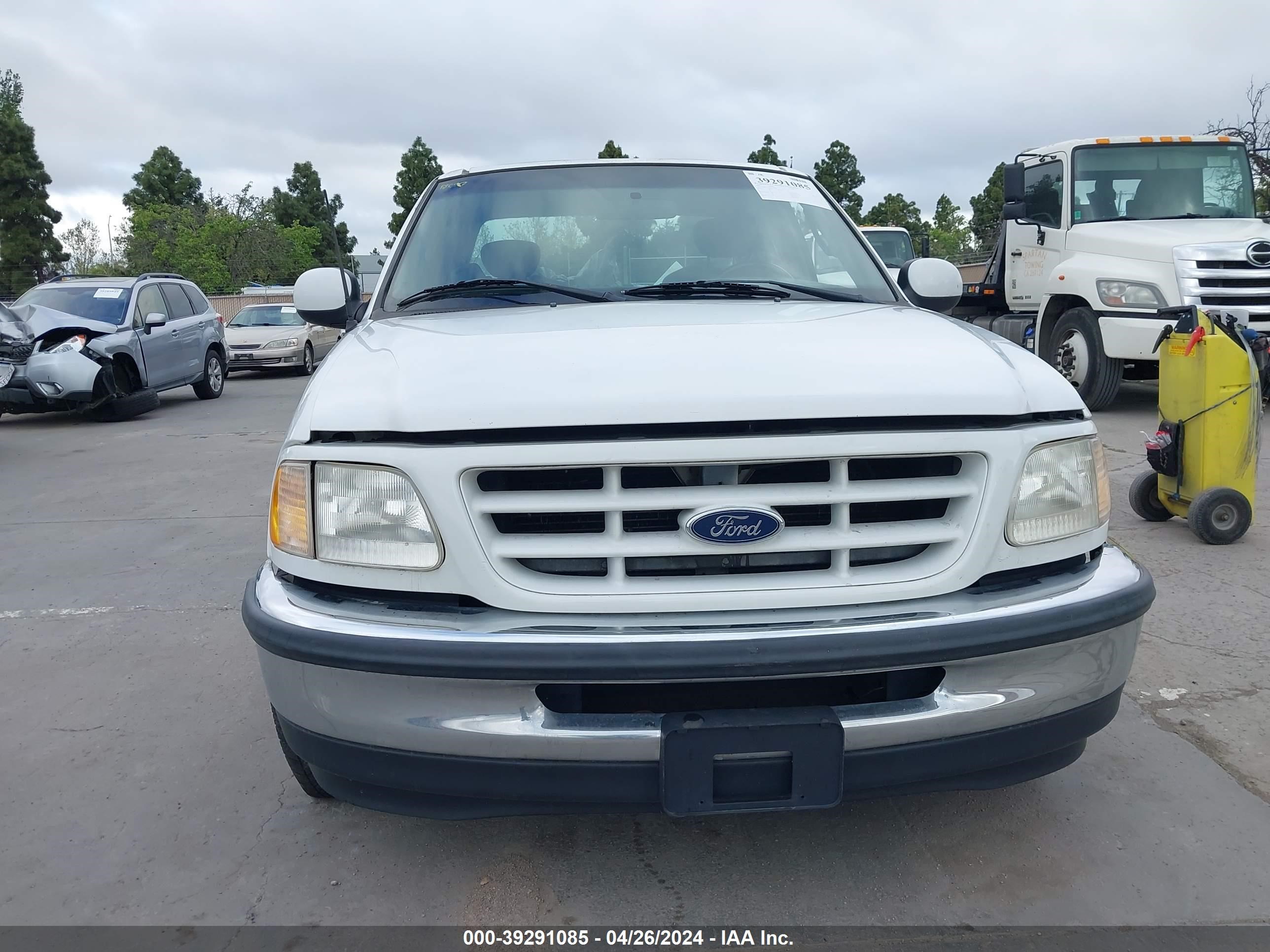 Photo 11 VIN: 1FTRX17252NA51869 - FORD F-150 