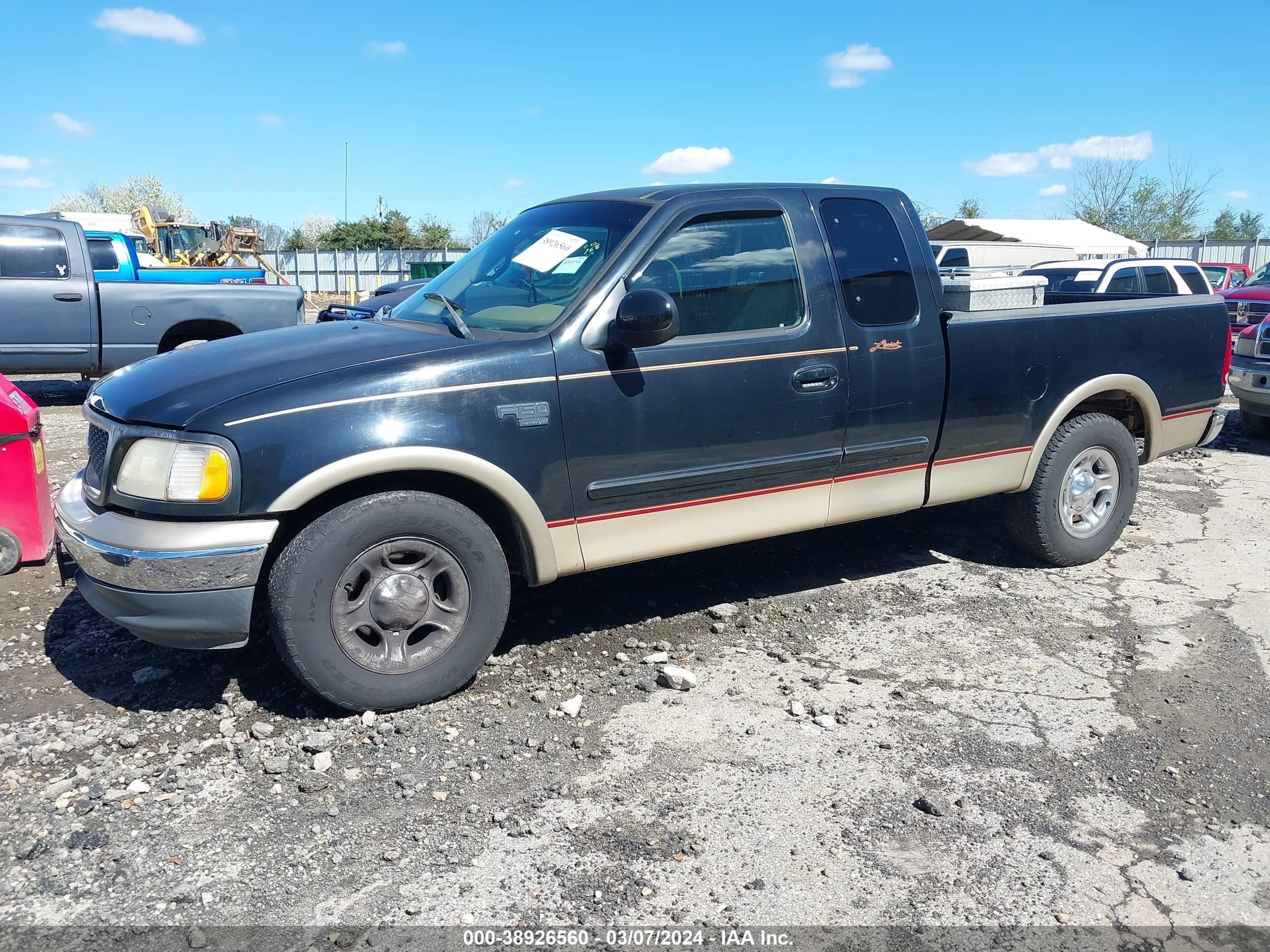 Photo 1 VIN: 1FTRX17L0YNA01642 - FORD F-150 