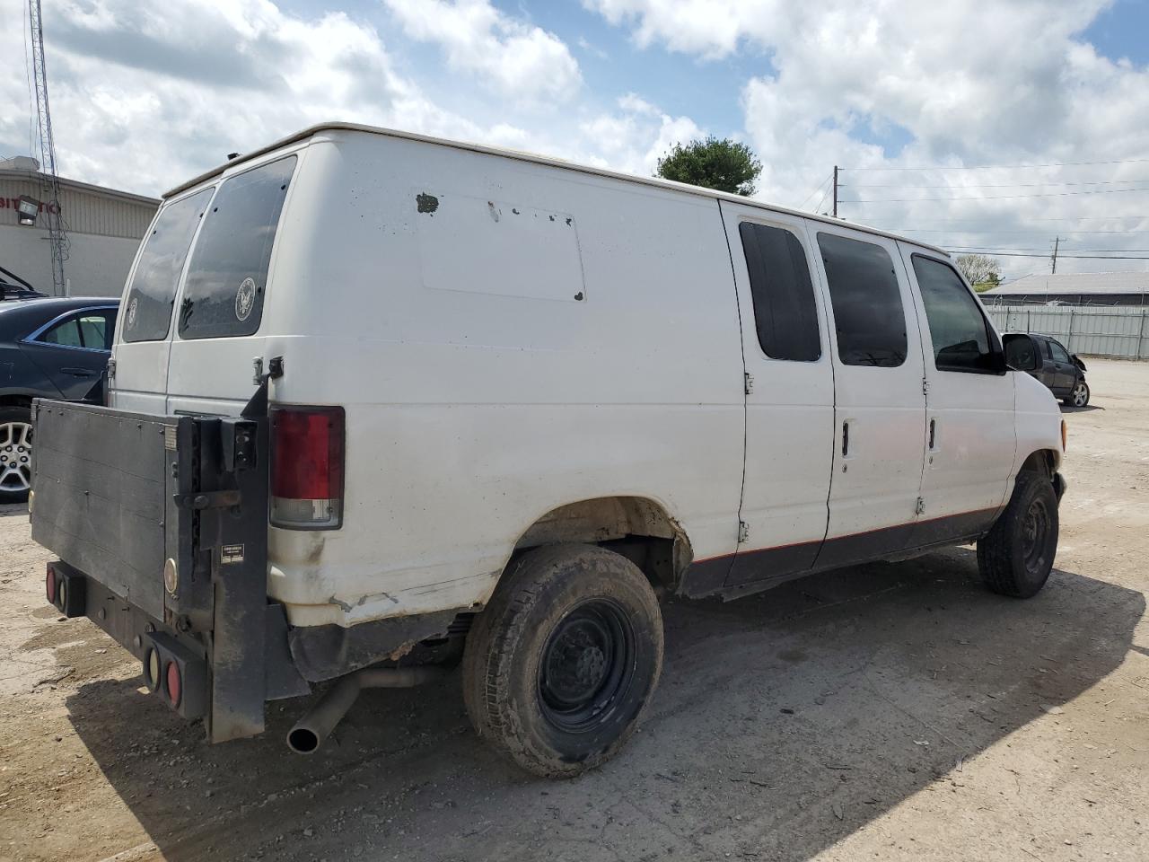 Photo 2 VIN: 1FTSE34L5WHB05613 - FORD ECONOLINE 