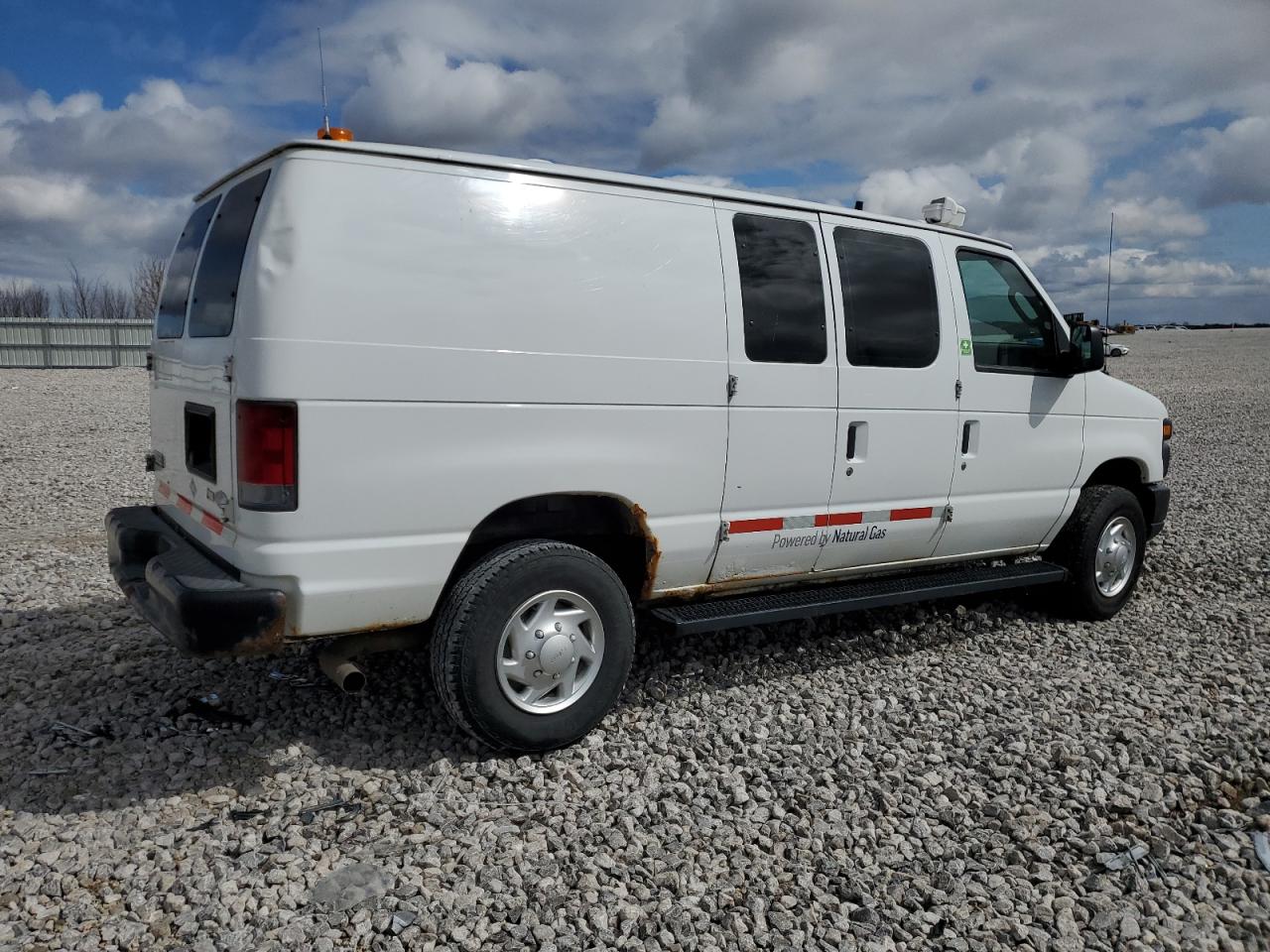 Photo 2 VIN: 1FTSE3EL1ADA94446 - FORD ECONOLINE 