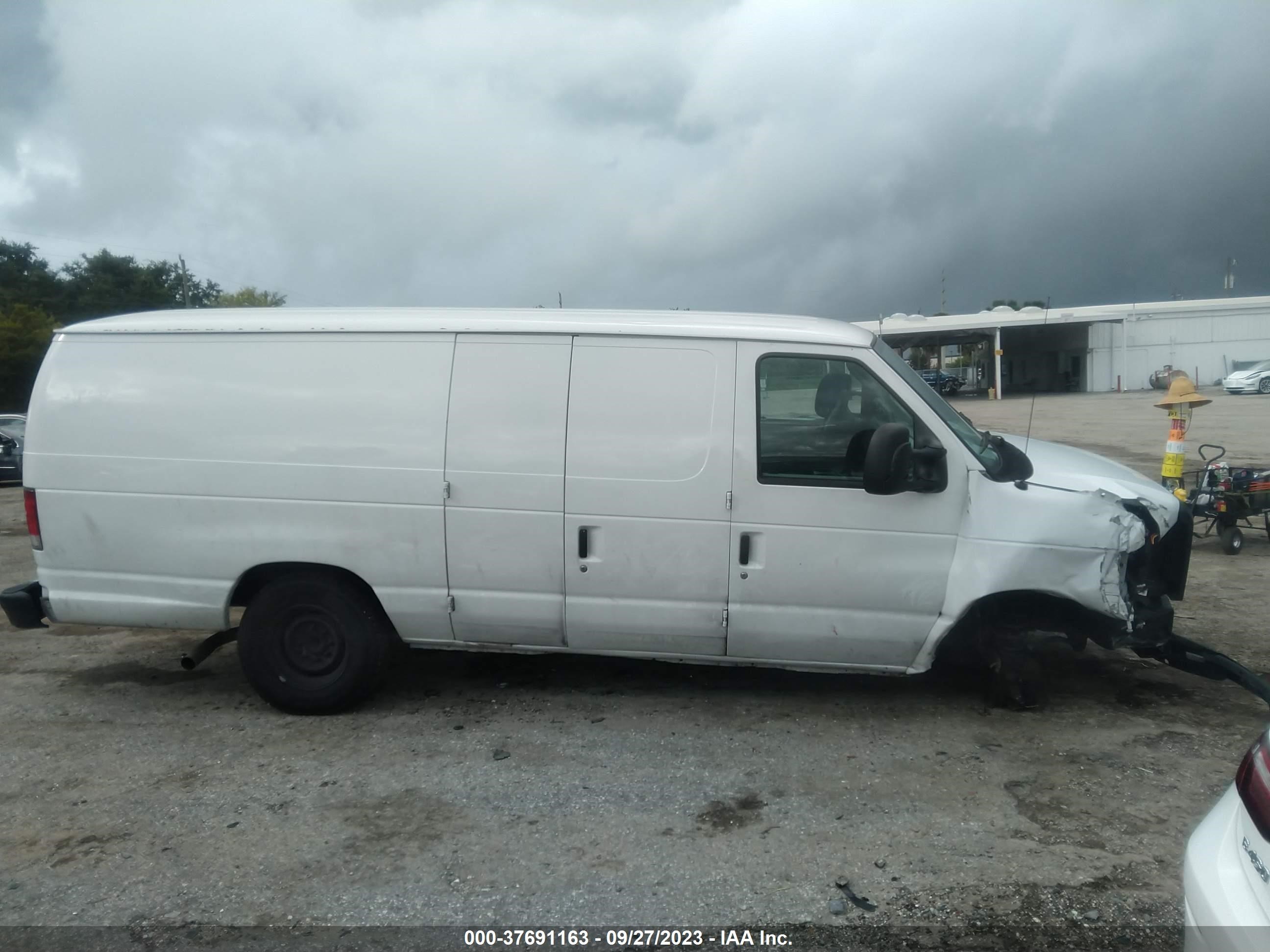 Photo 12 VIN: 1FTSS3EL1EDA48792 - FORD ECONOLINE 