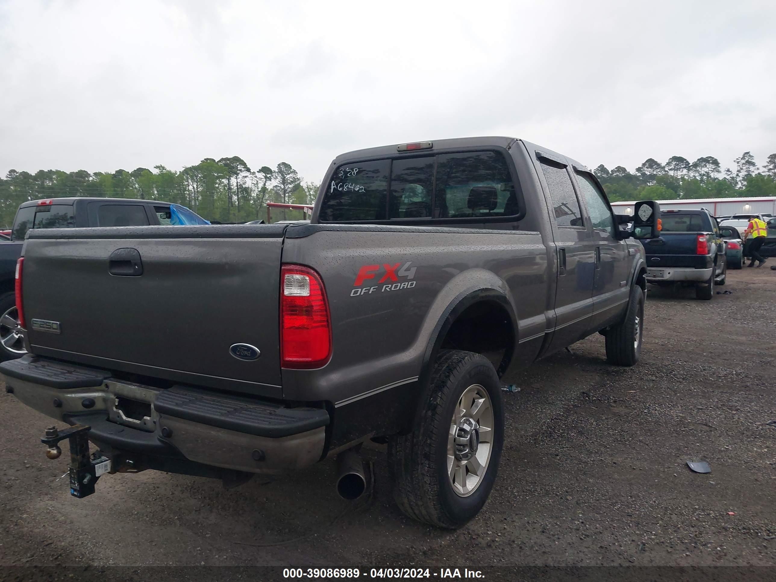 Photo 3 VIN: 1FTSW21P15EA68462 - FORD F250 