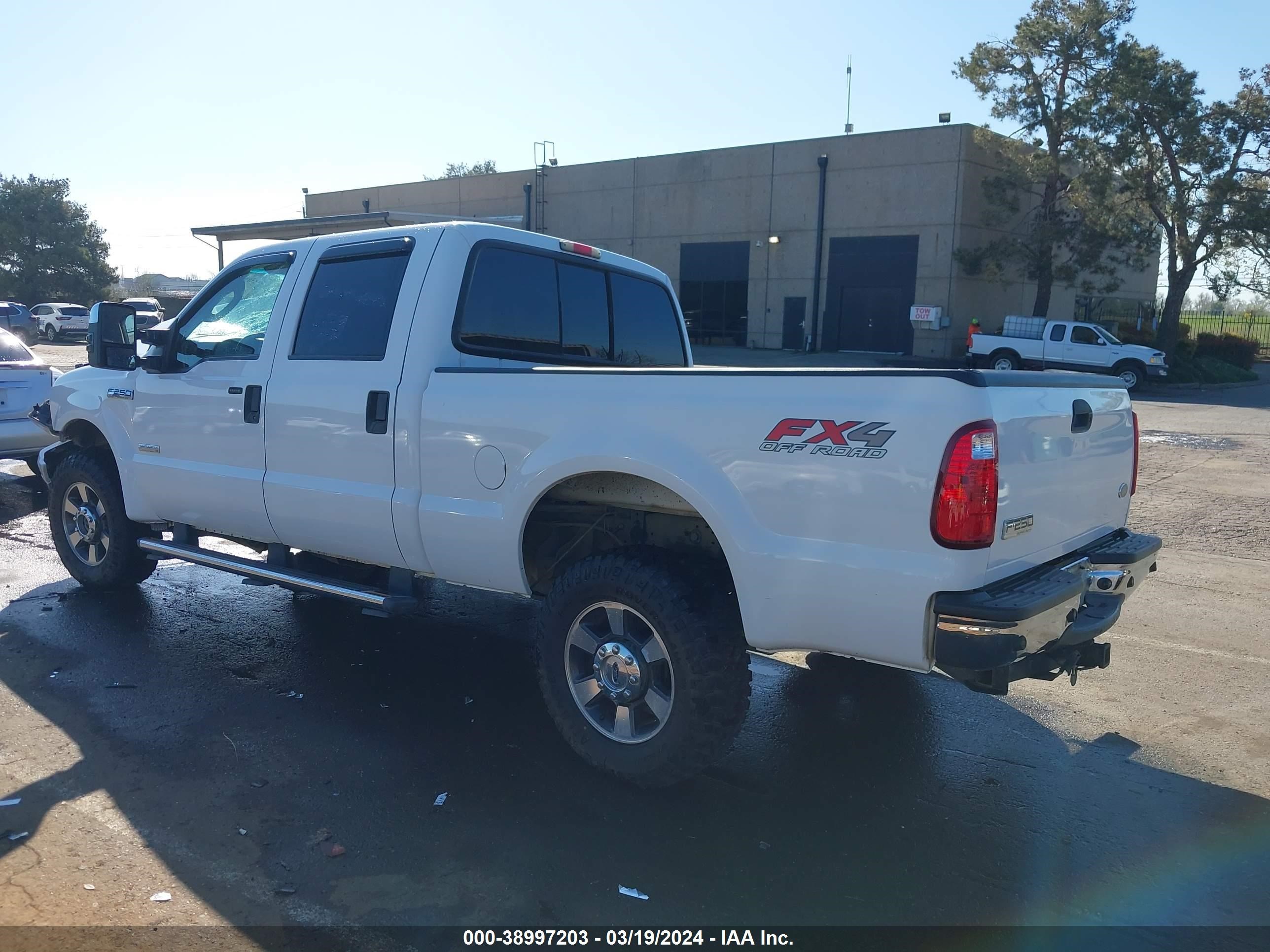 Photo 2 VIN: 1FTSW21P76EA28713 - FORD F250 