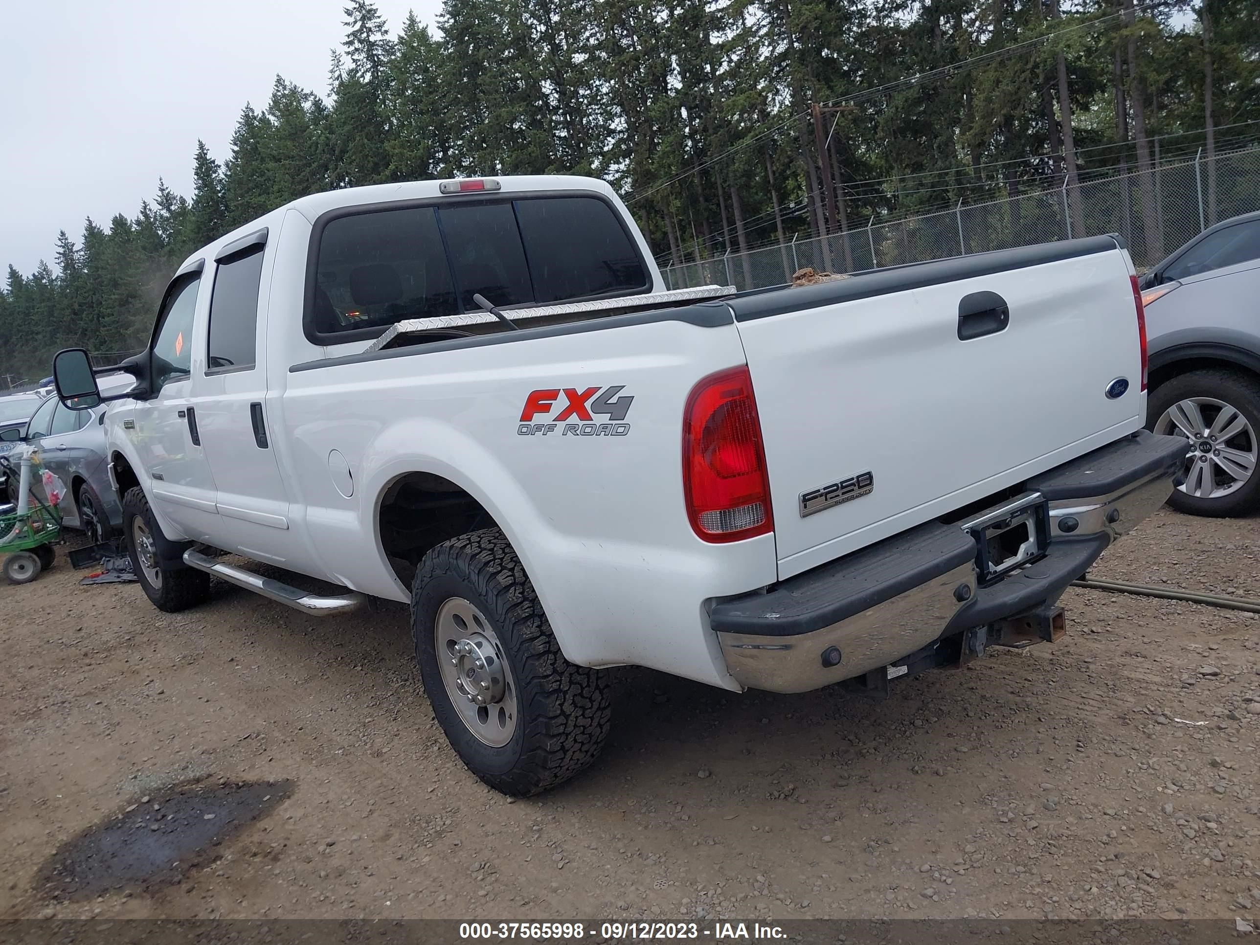 Photo 2 VIN: 1FTSW21P76EC81126 - FORD F250 