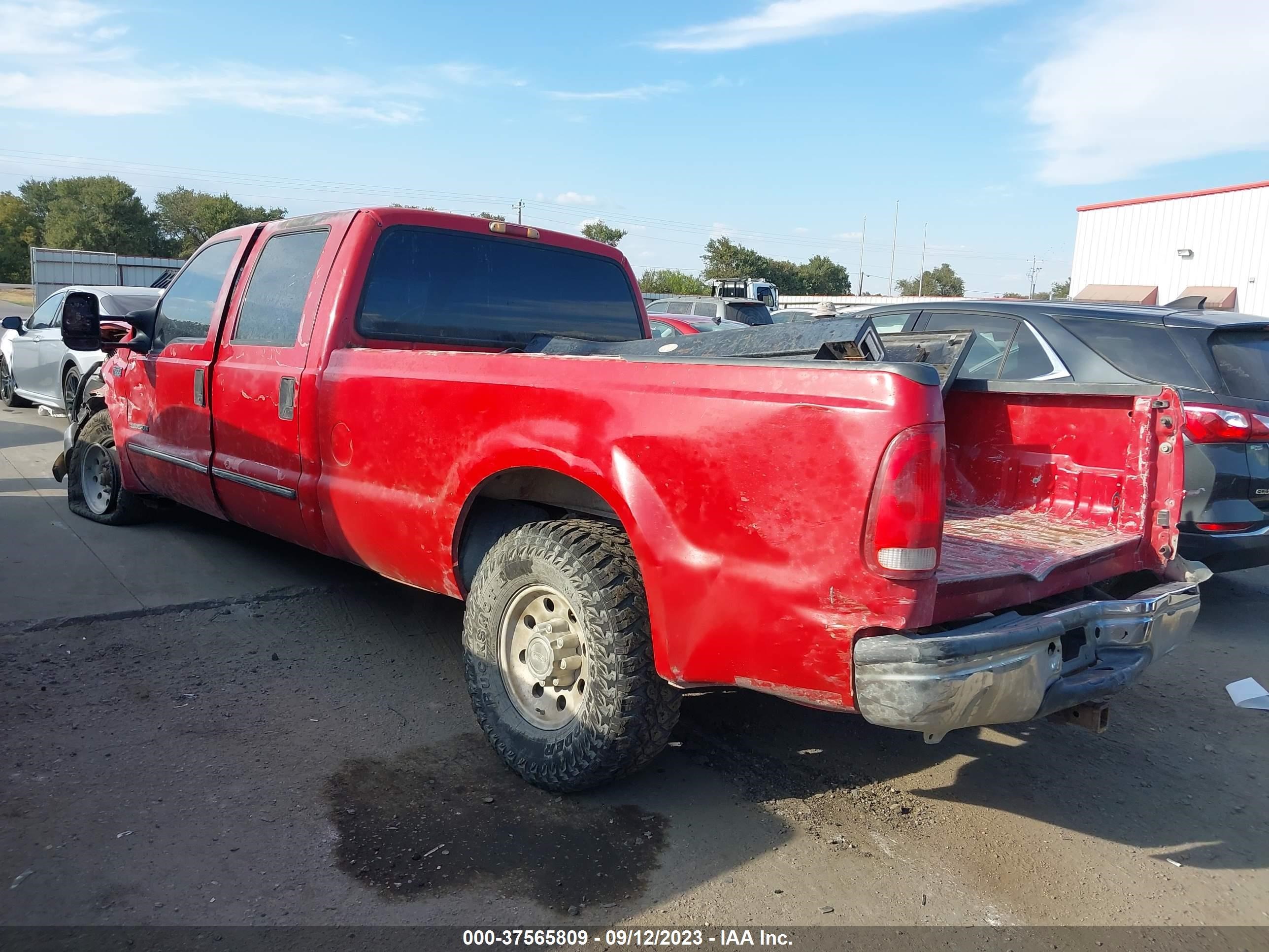 Photo 2 VIN: 1FTSW30F0XEE12915 - FORD F350 