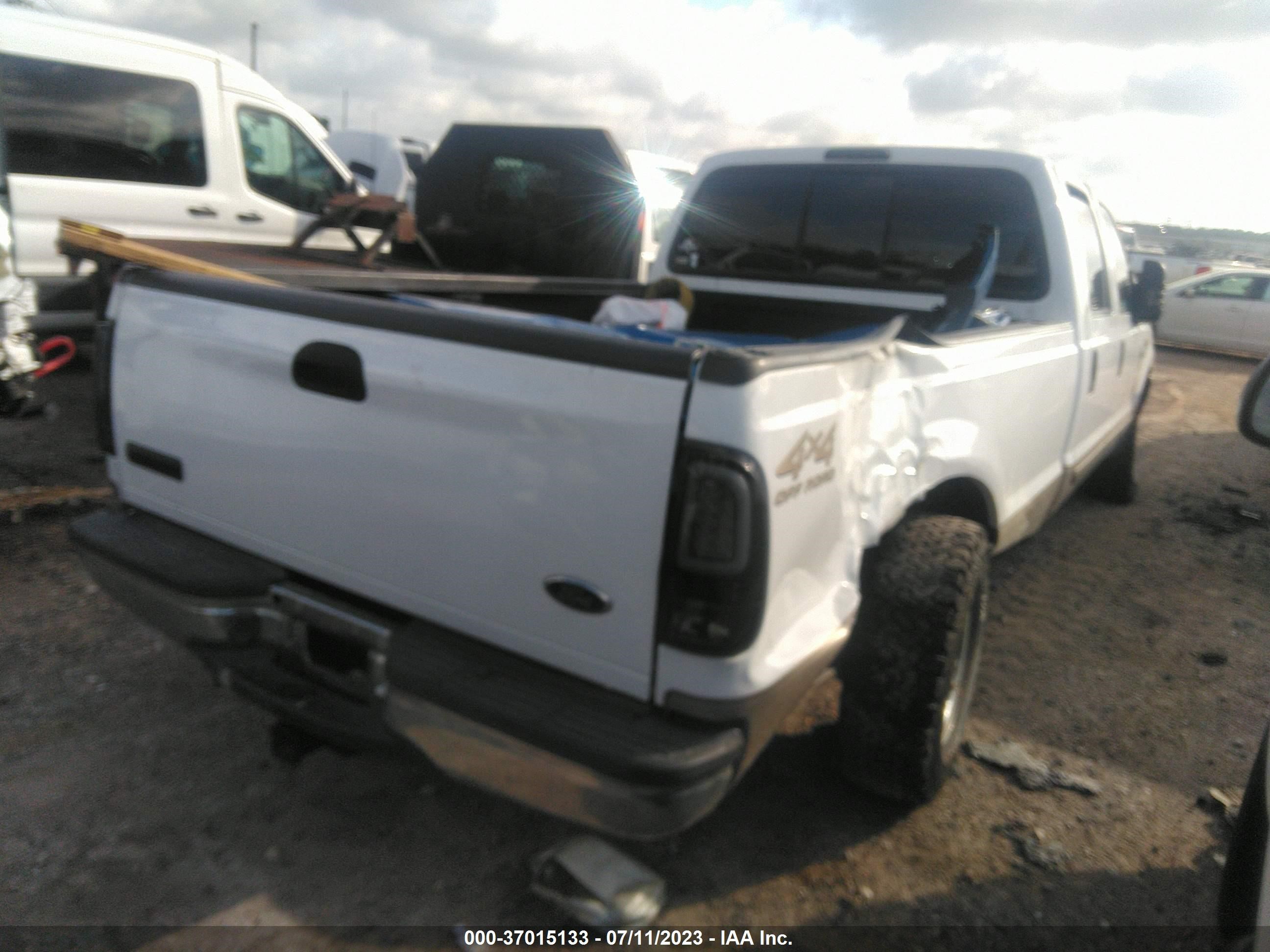 Photo 3 VIN: 1FTSW31F3YEA67346 - FORD F350 