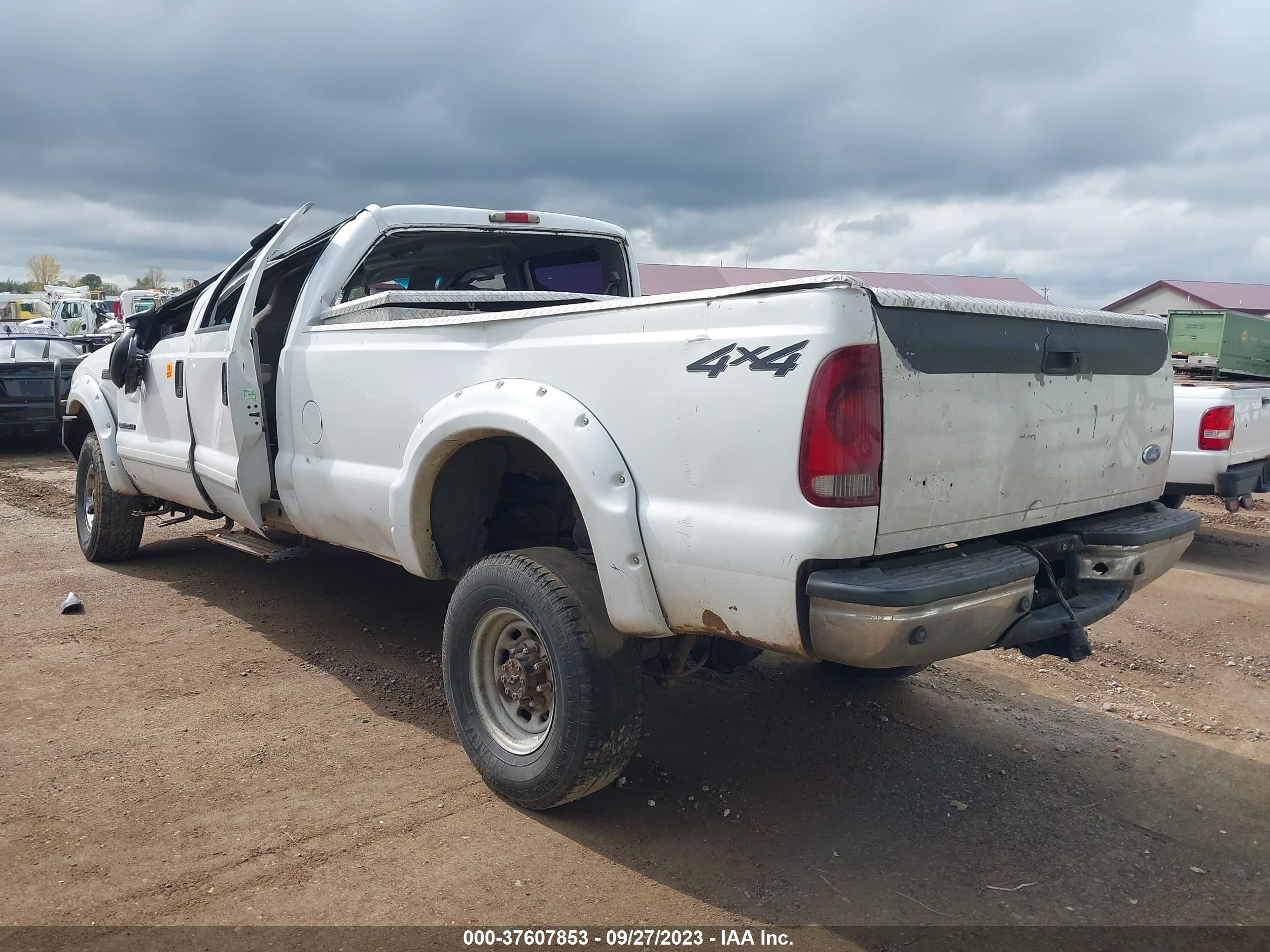 Photo 2 VIN: 1FTSW31F81EC49646 - FORD F350 