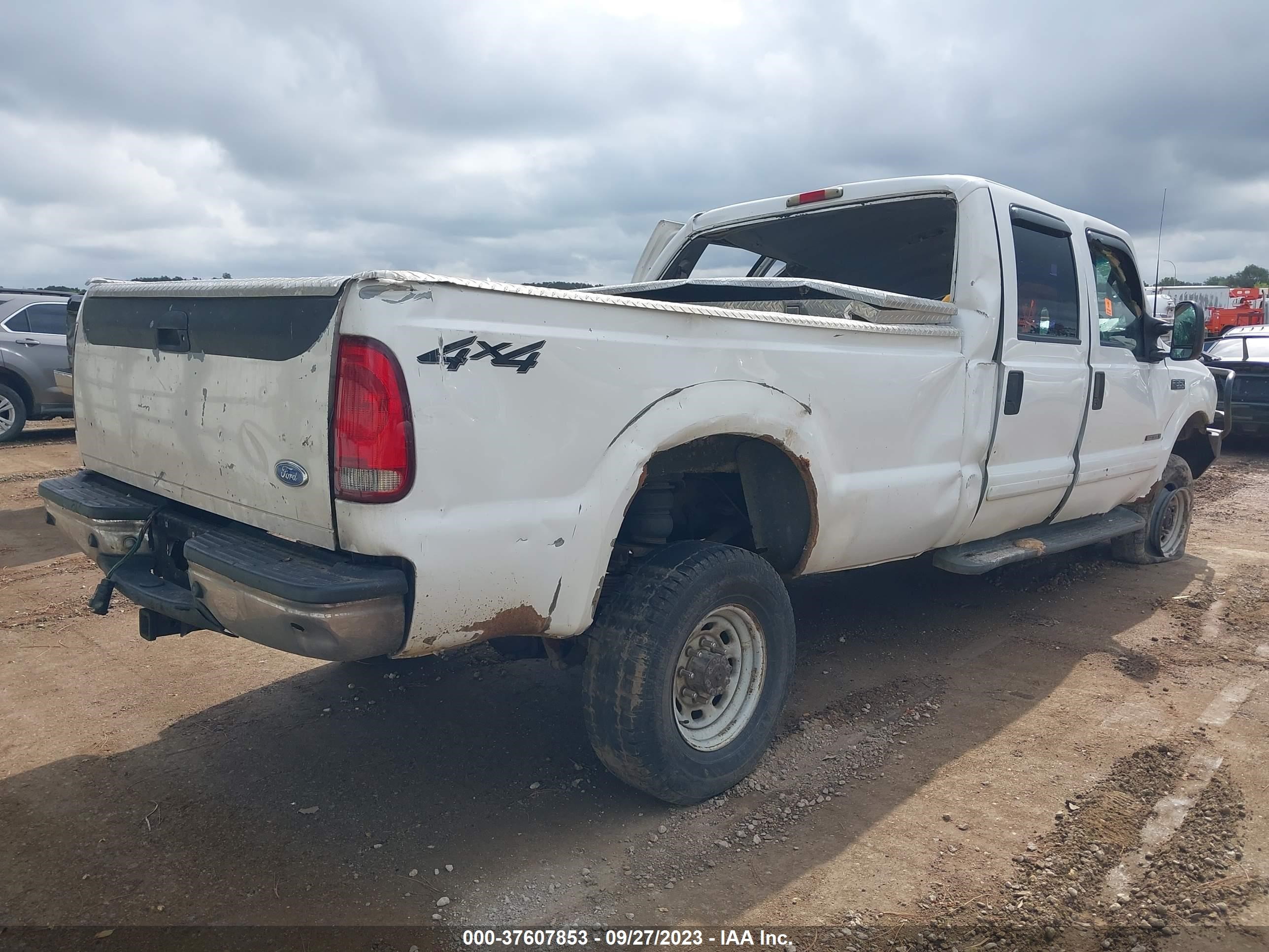 Photo 3 VIN: 1FTSW31F81EC49646 - FORD F350 