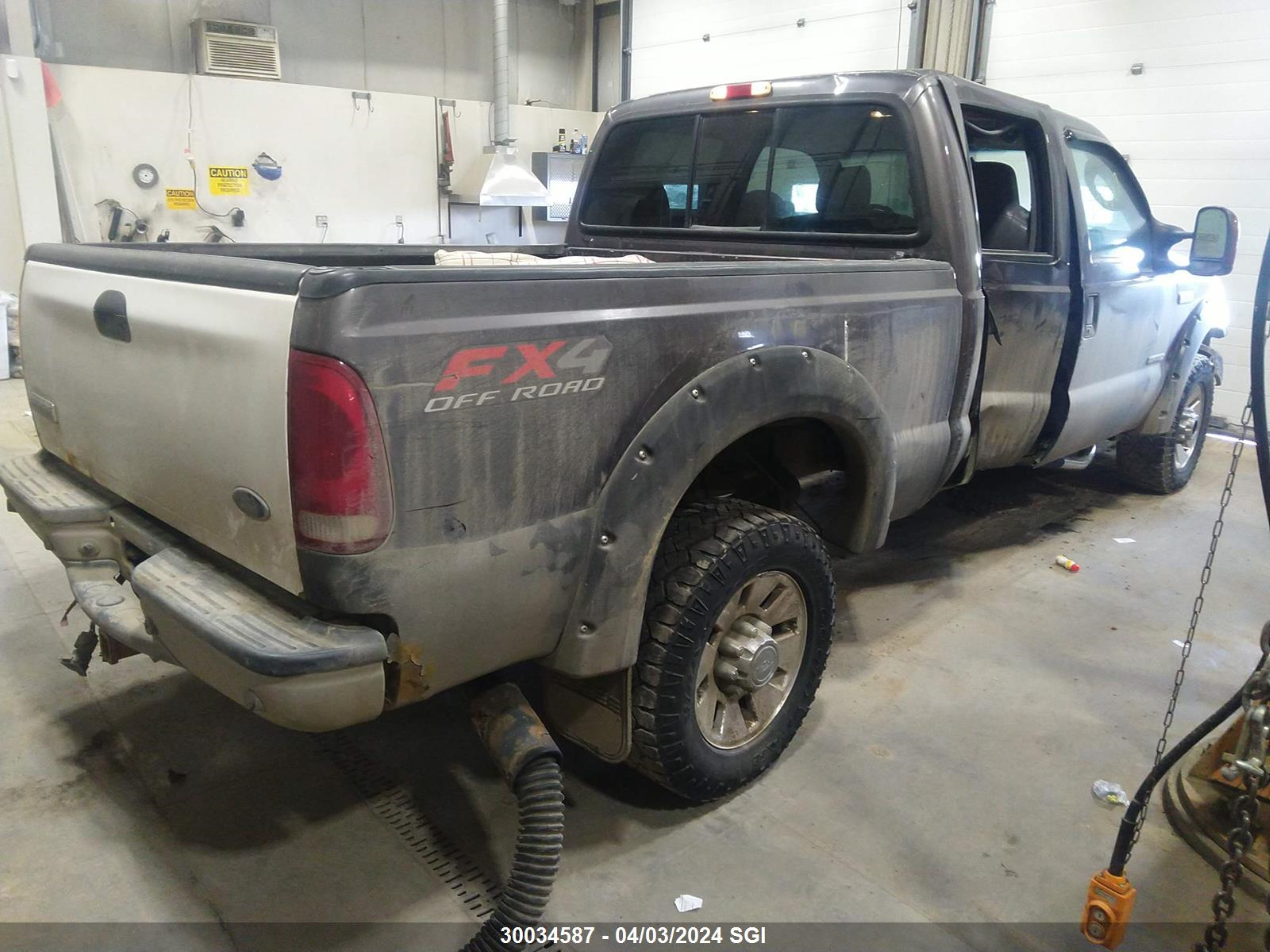 Photo 3 VIN: 1FTSW31P34EA48444 - FORD F350 