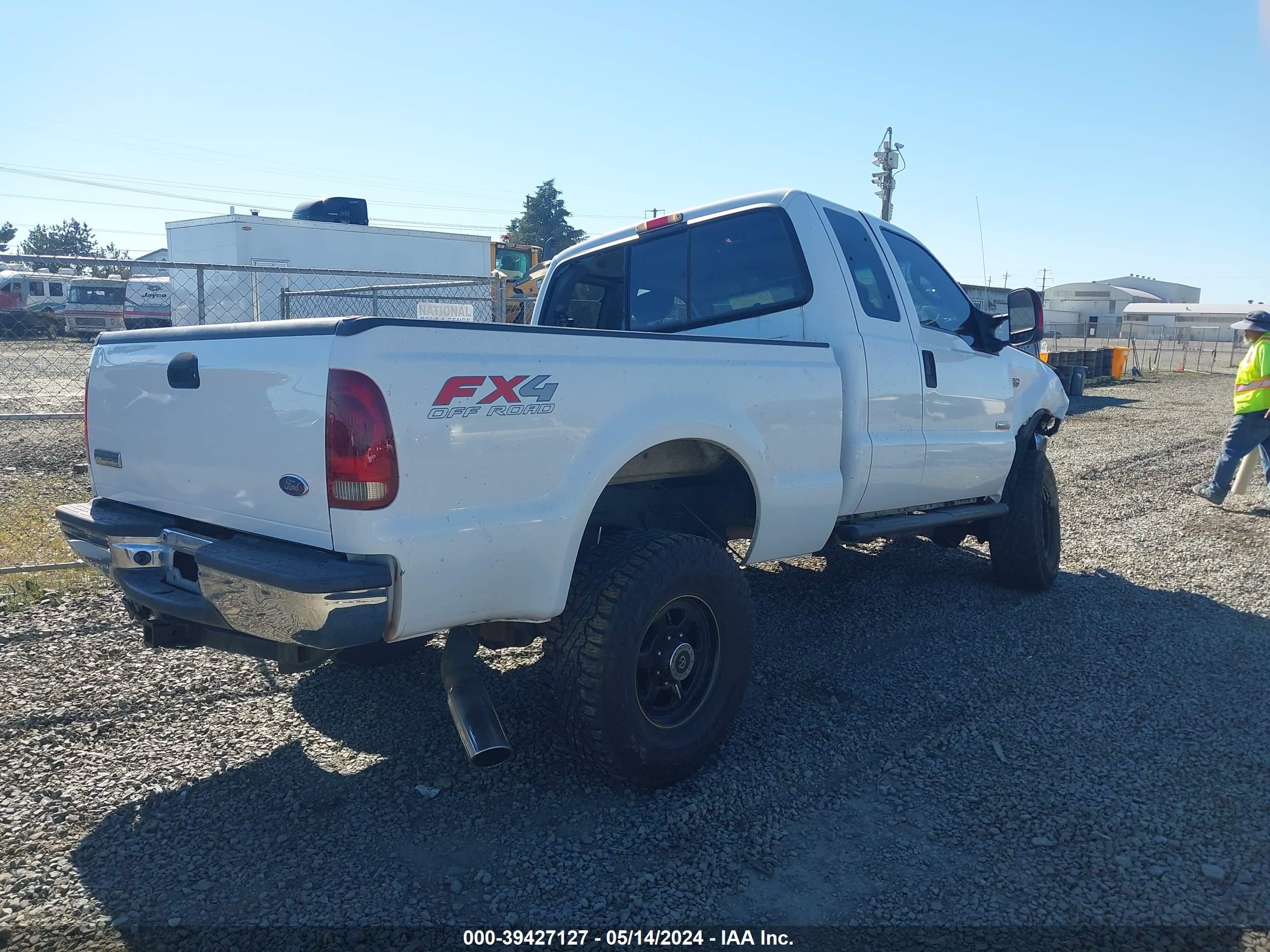 Photo 3 VIN: 1FTSX21P65EA22817 - FORD F250 