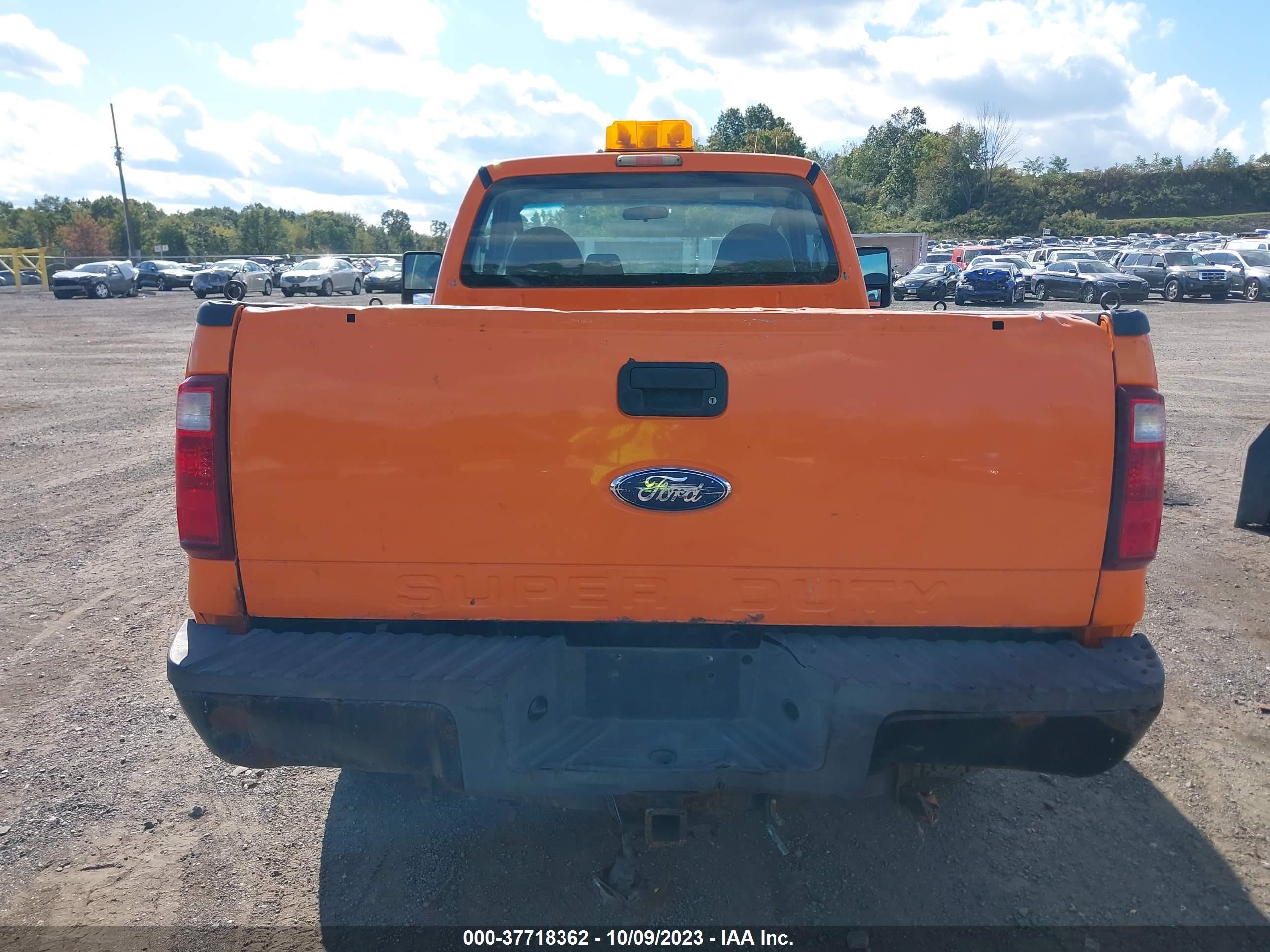 Photo 6 VIN: 1FTWF31538EB72946 - FORD F350 