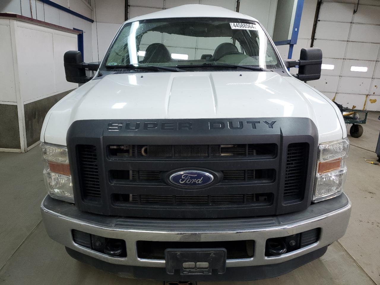 Photo 4 VIN: 1FTWF31569EA68999 - FORD F350 