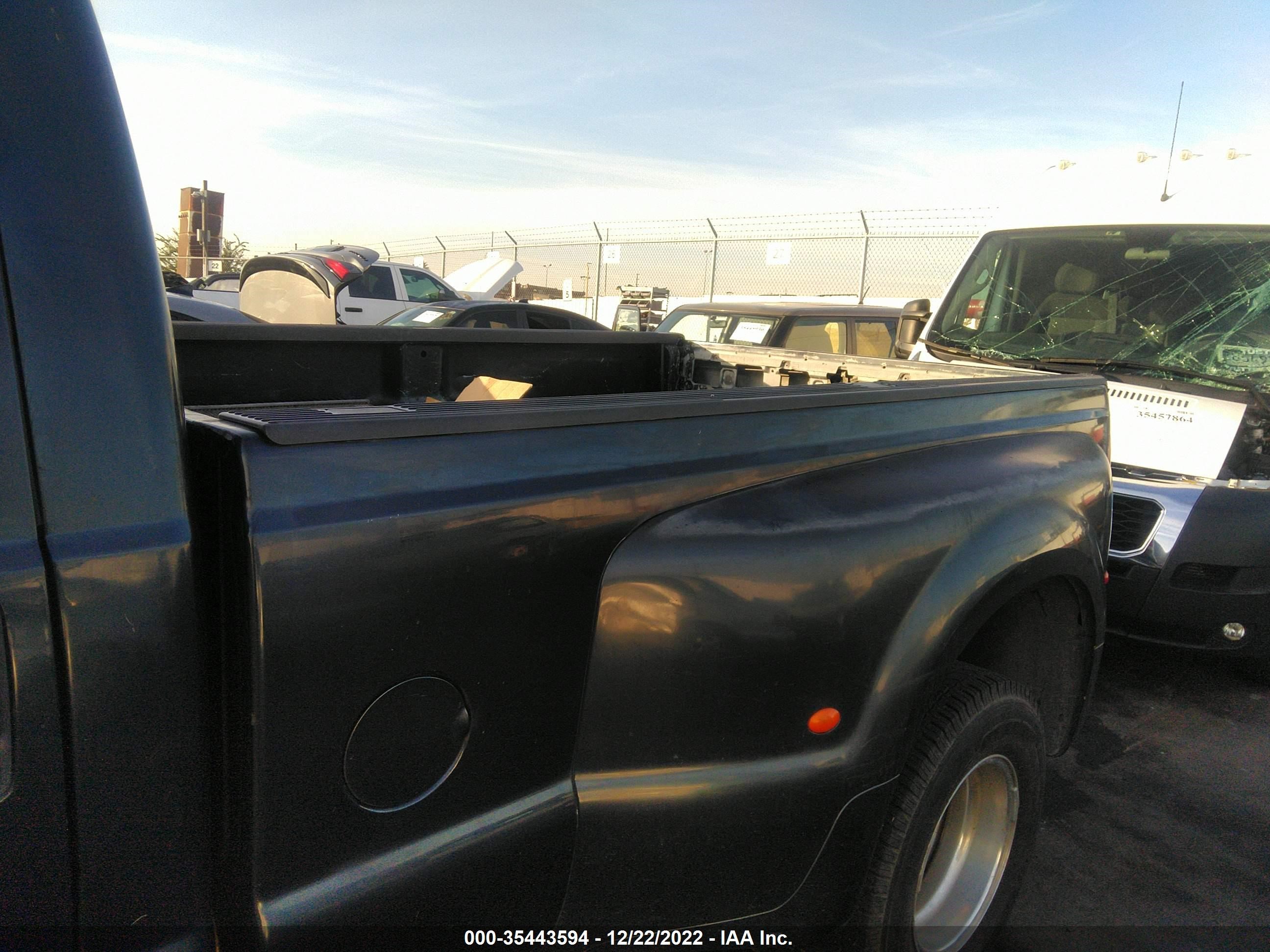 Photo 6 VIN: 1FTWW32F1XEB77455 - FORD F350 