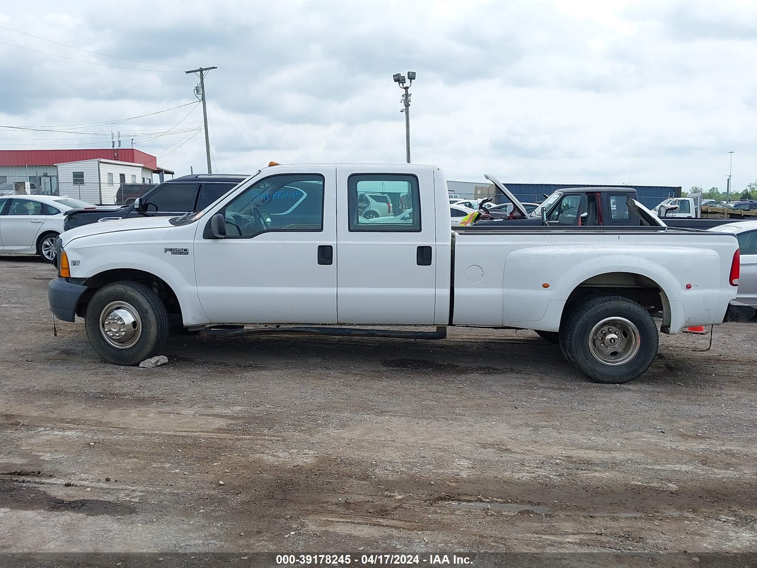 Photo 15 VIN: 1FTWW32F1XEC03665 - FORD F350 