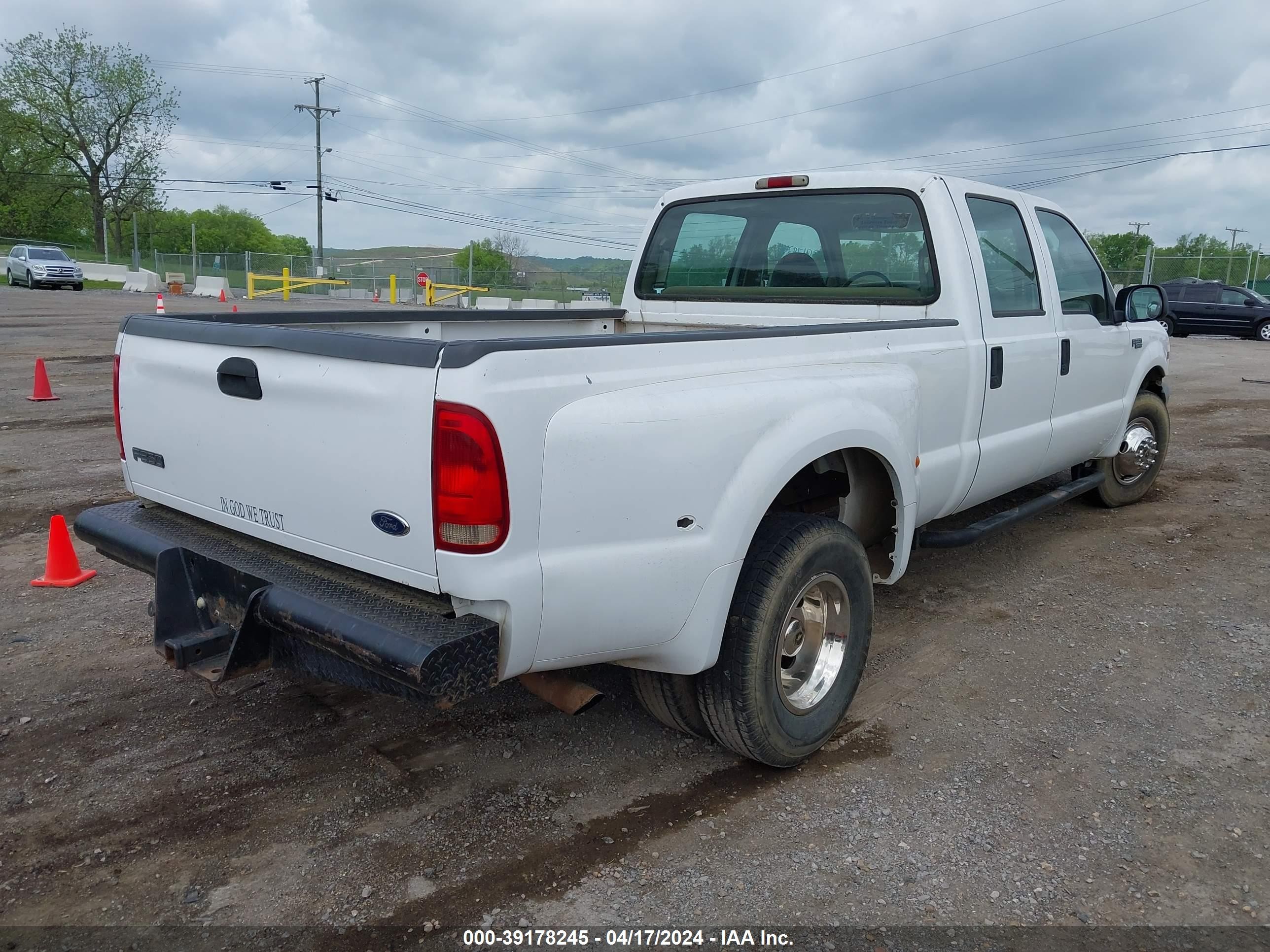 Photo 3 VIN: 1FTWW32F1XEC03665 - FORD F350 