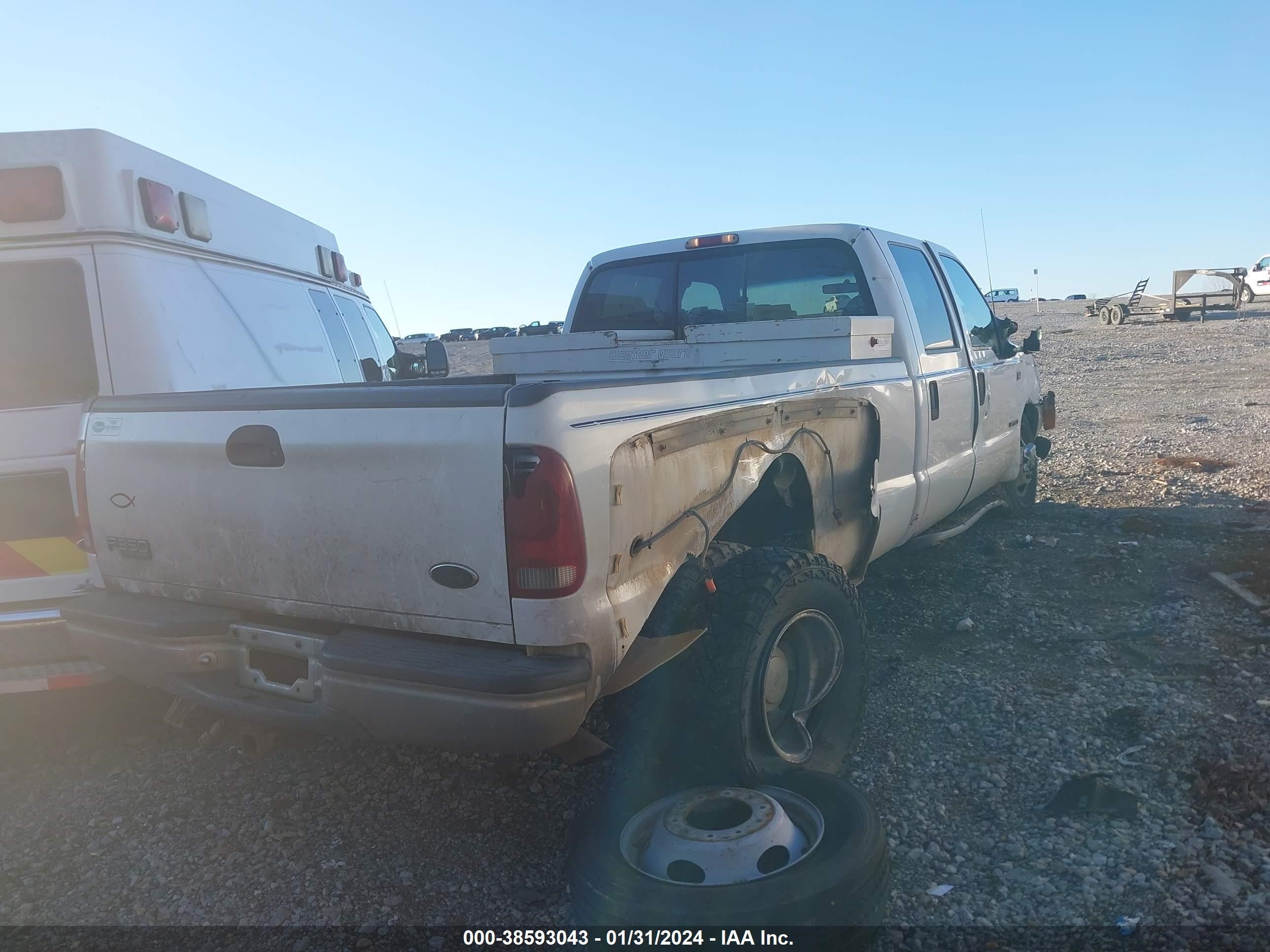 Photo 3 VIN: 1FTWW32F1YEB03681 - FORD F350 