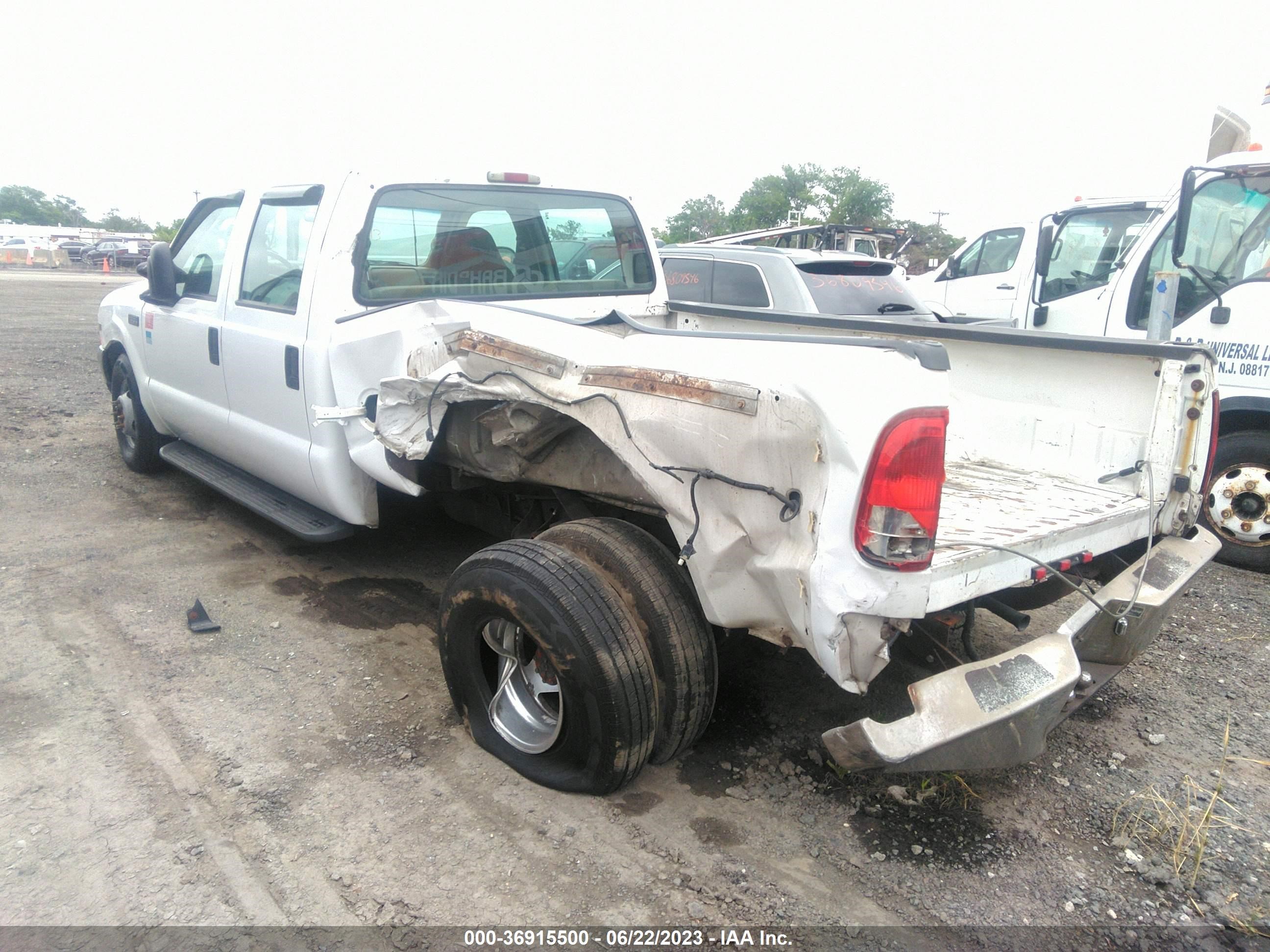 Photo 2 VIN: 1FTWW32F4XEA62493 - FORD F350 