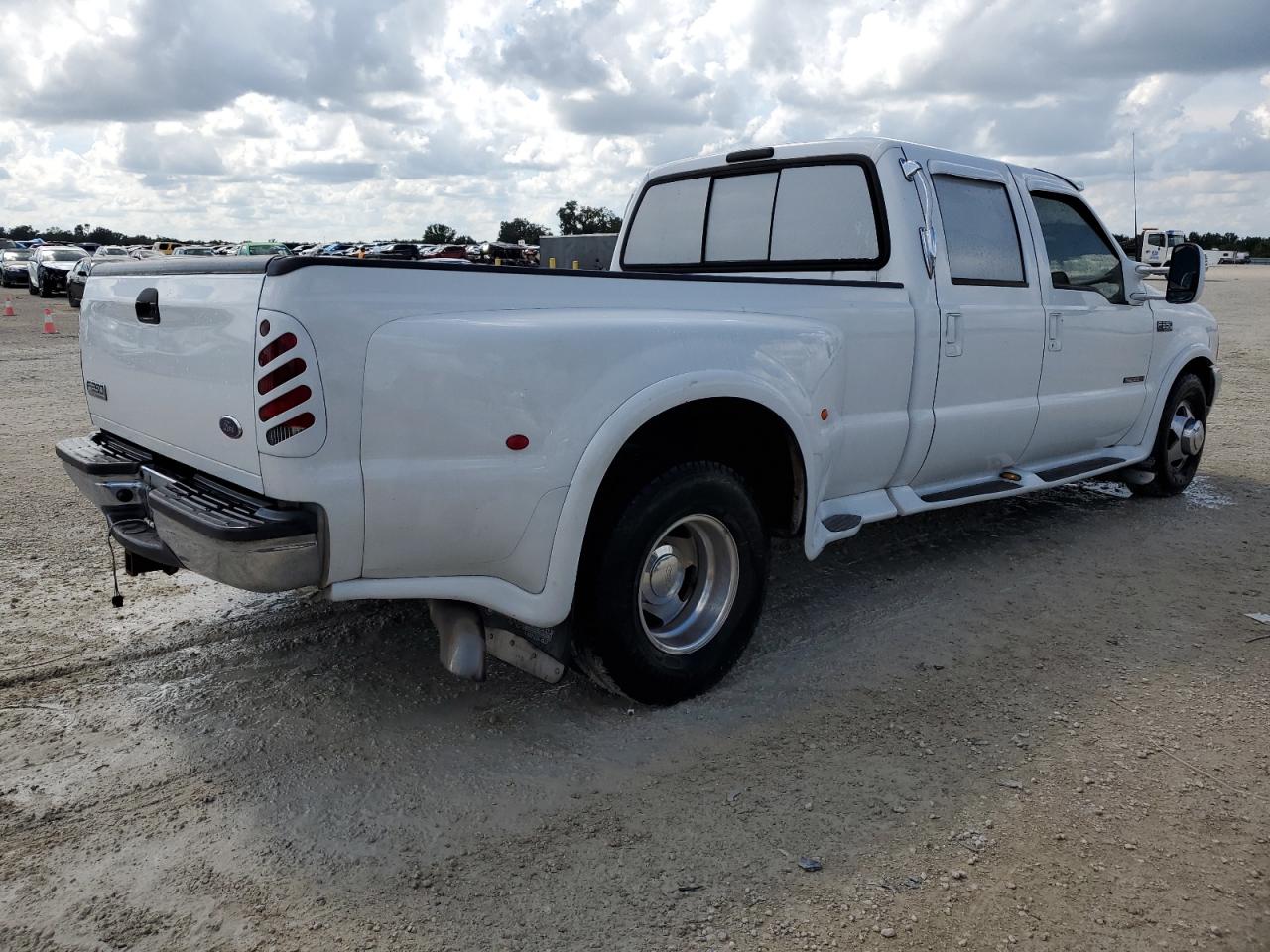 Photo 2 VIN: 1FTWW32F61EC98845 - FORD F350 