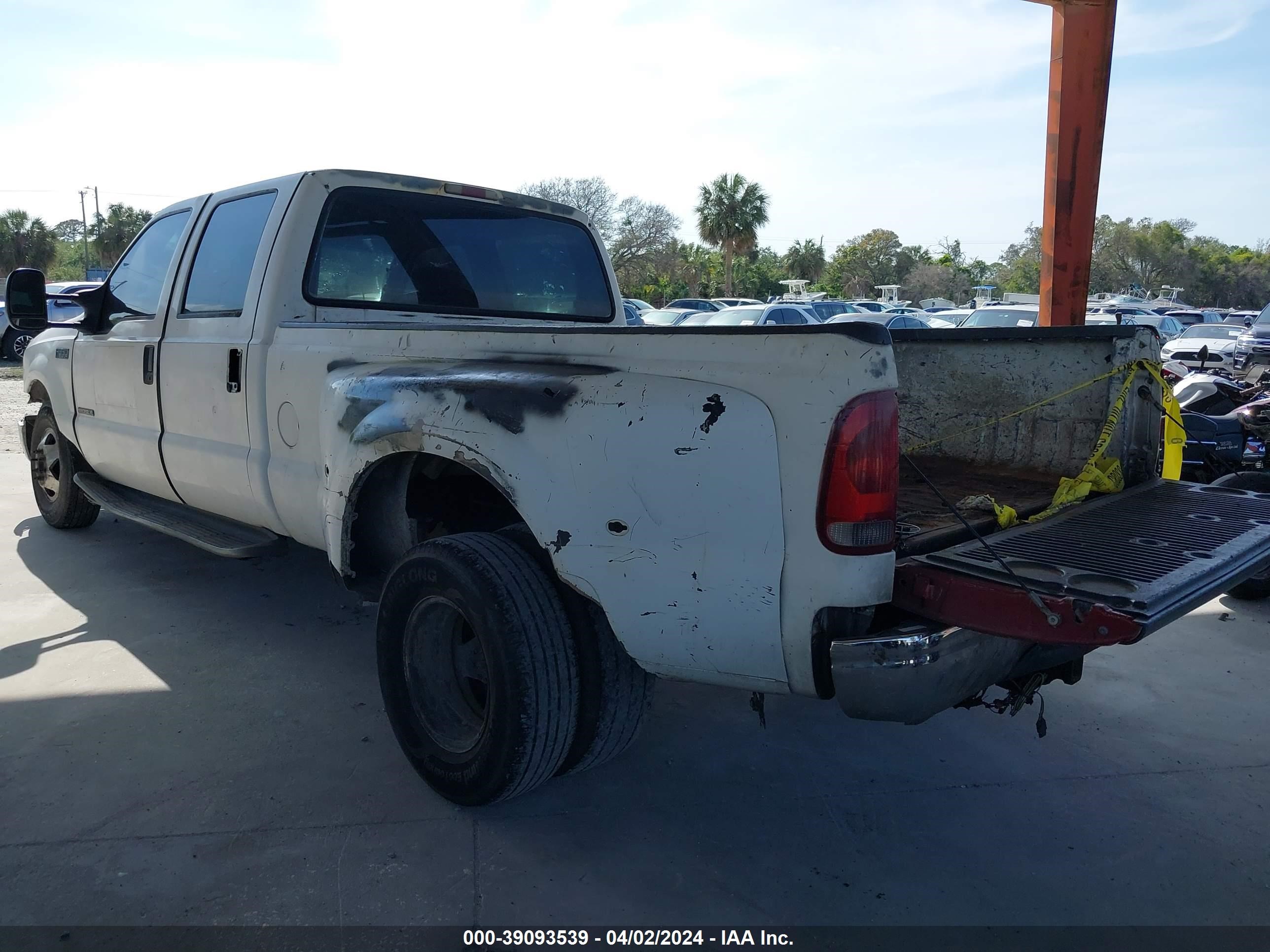 Photo 2 VIN: 1FTWW32F6XEC87384 - FORD F350 