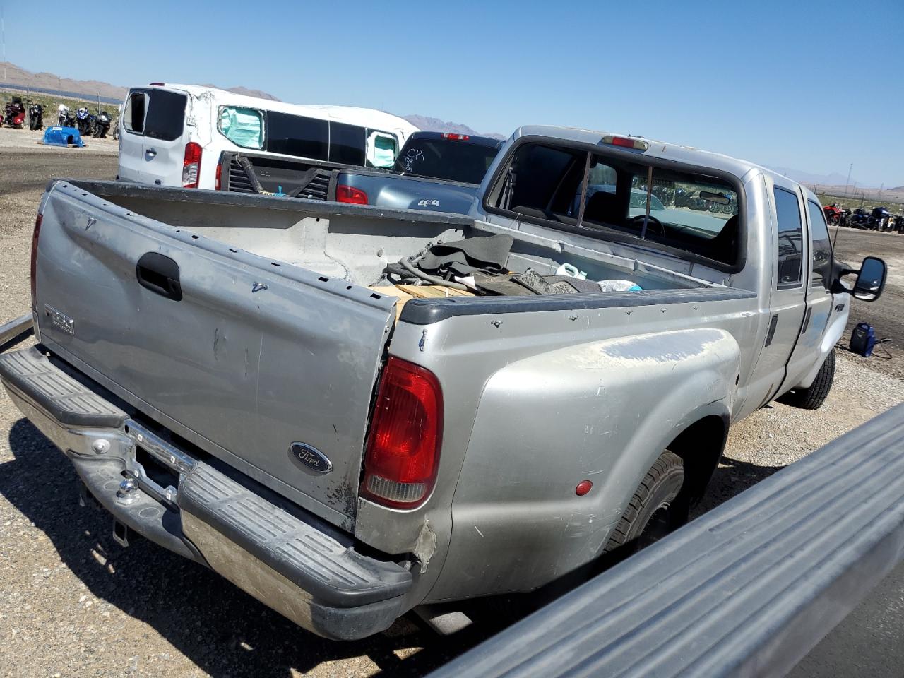 Photo 2 VIN: 1FTWW32F72EB93717 - FORD F350 