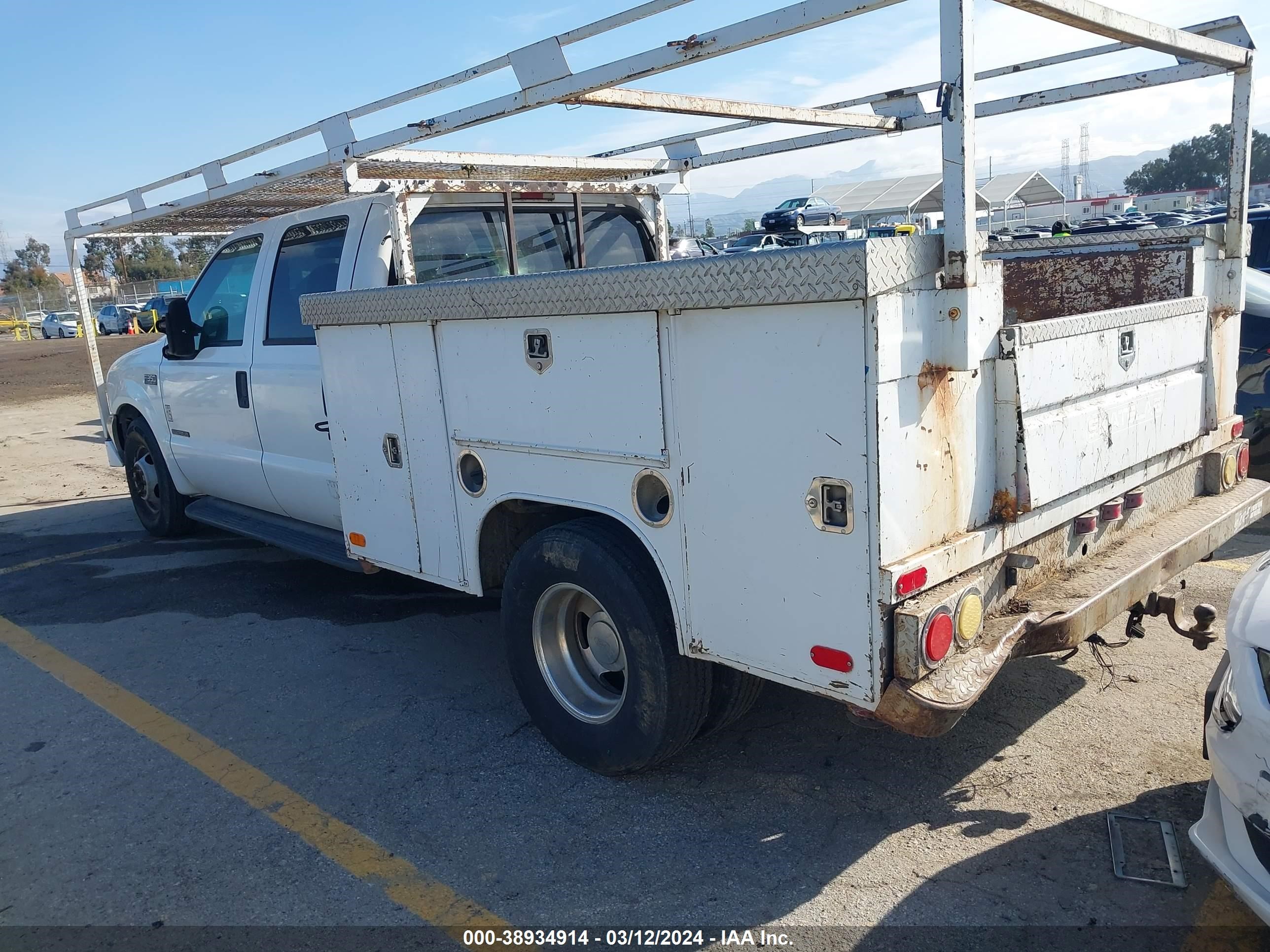 Photo 2 VIN: 1FTWW32F7XEC62431 - FORD F350 