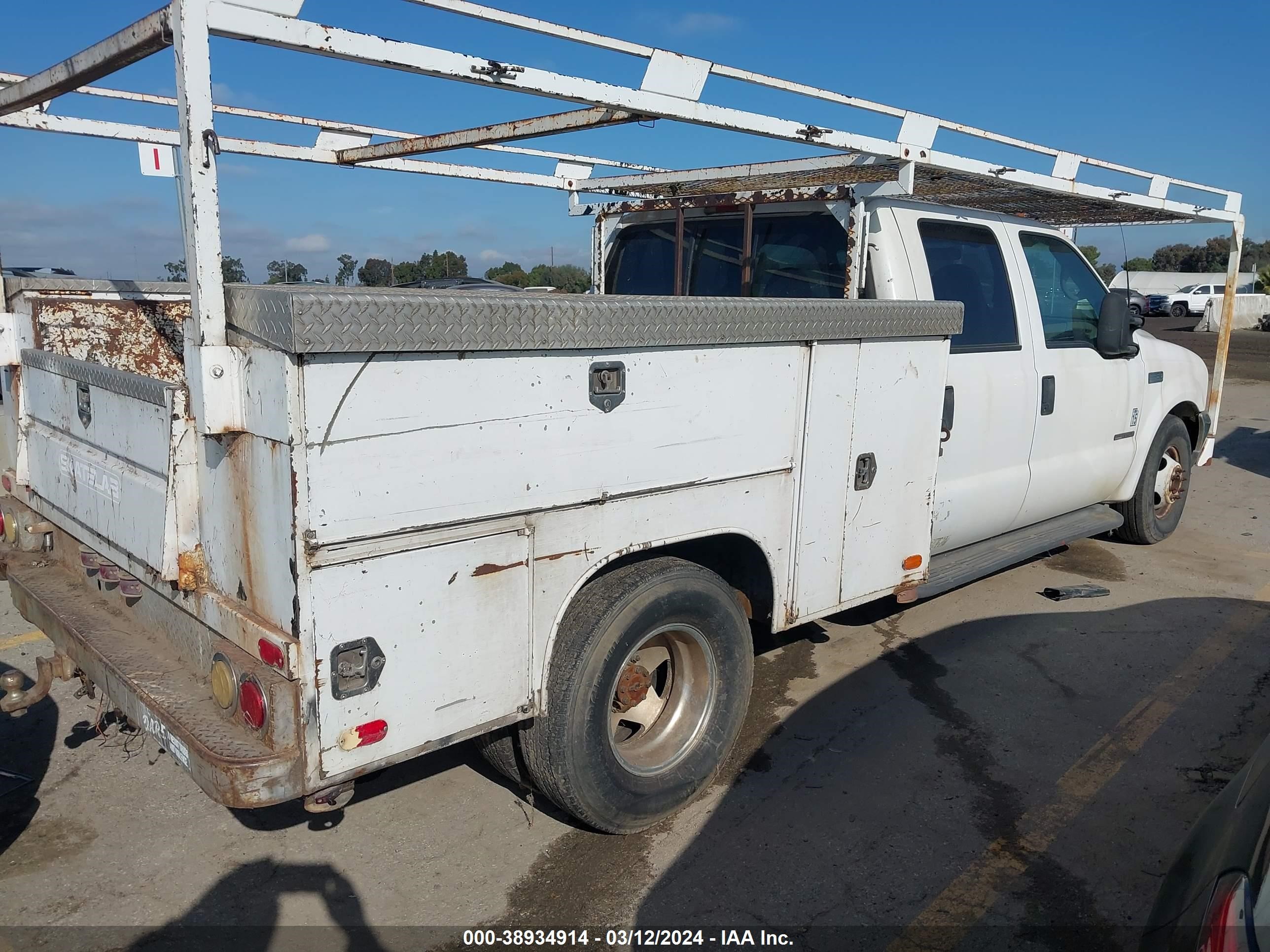 Photo 3 VIN: 1FTWW32F7XEC62431 - FORD F350 