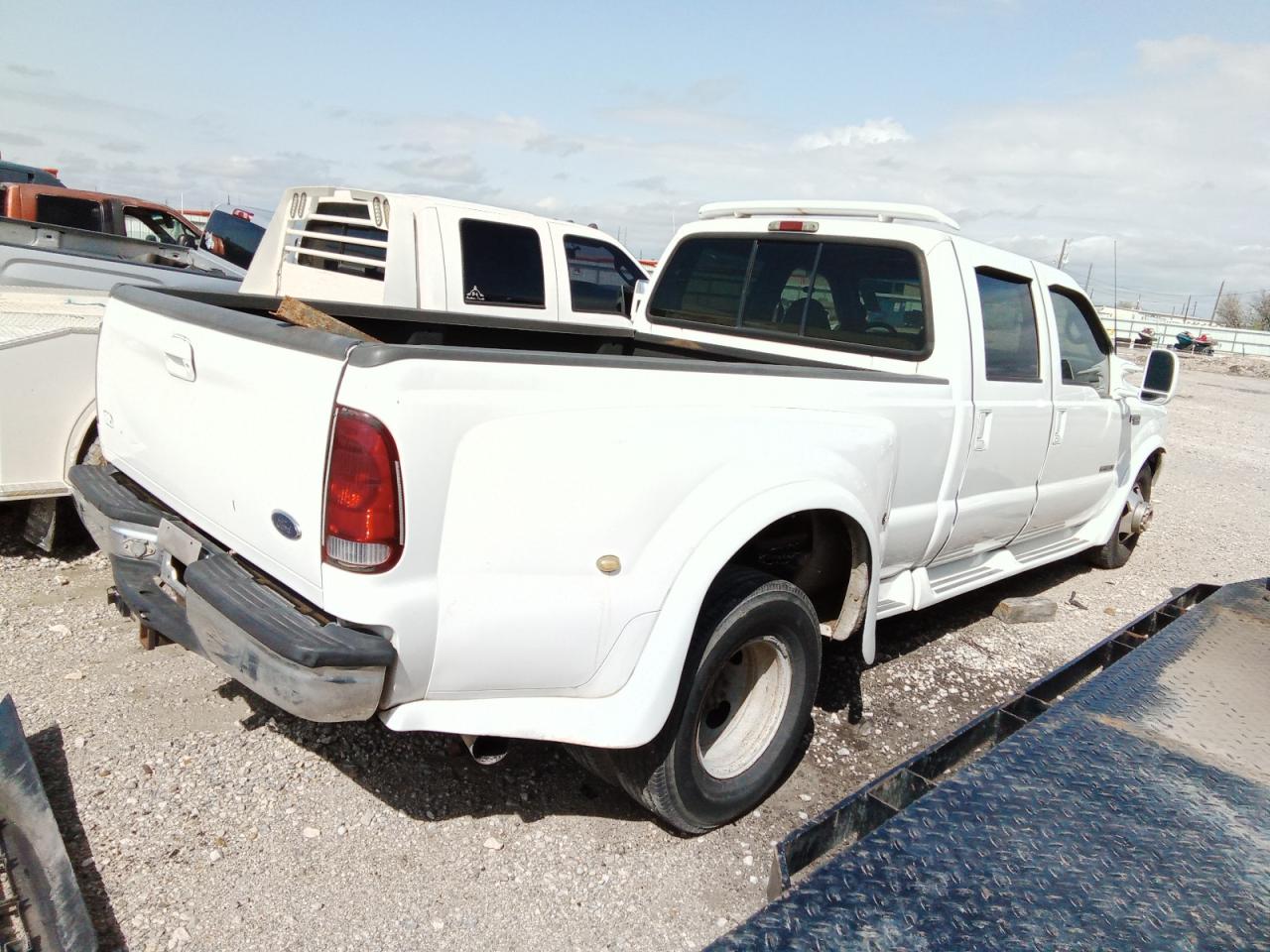 Photo 2 VIN: 1FTWW32F7YEE11714 - FORD F350 