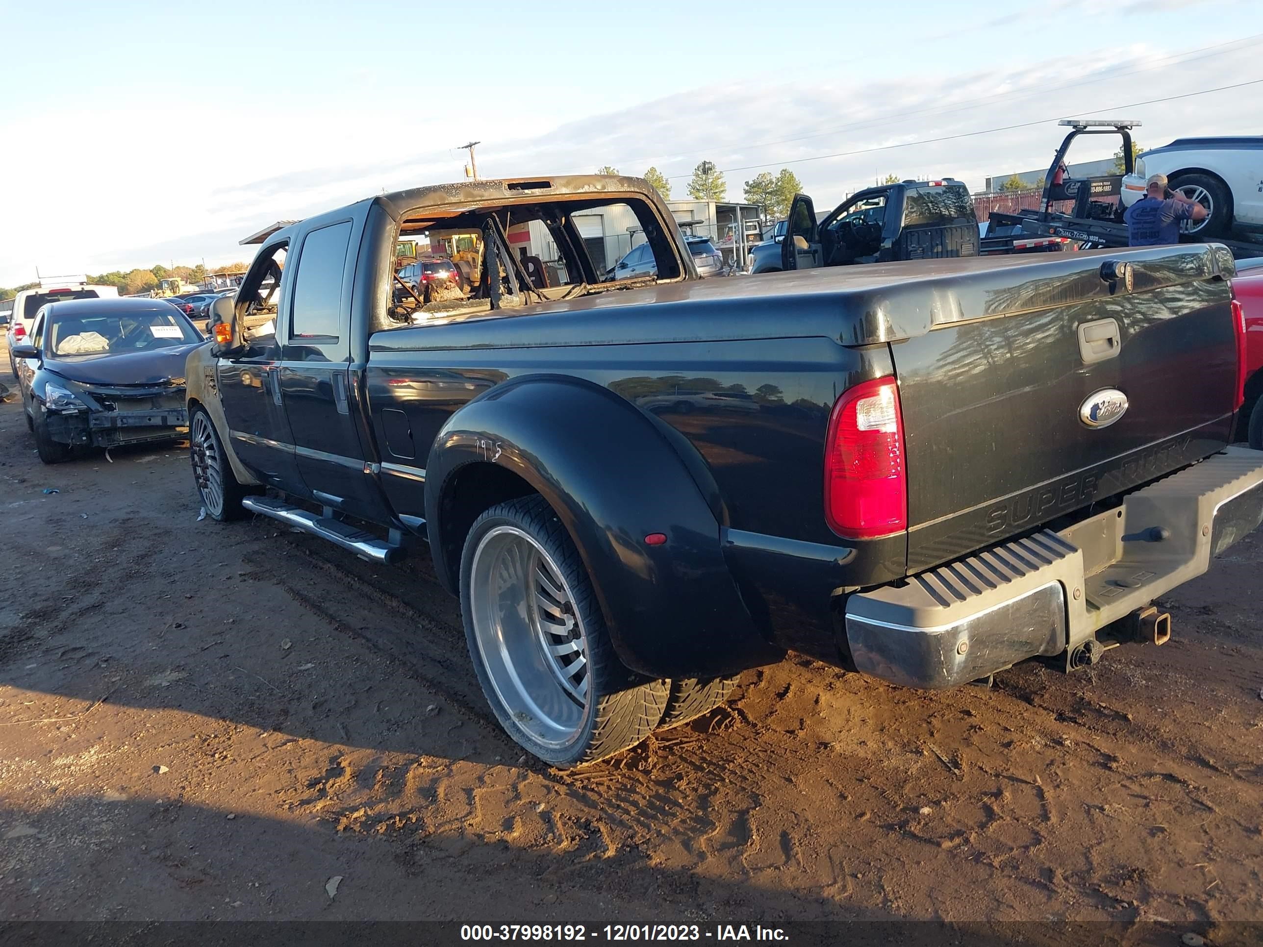 Photo 2 VIN: 1FTWW32R78EB80419 - FORD F350 