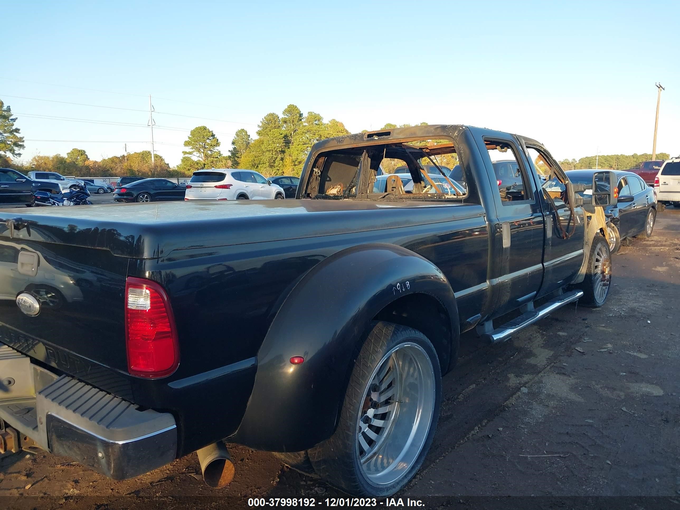 Photo 3 VIN: 1FTWW32R78EB80419 - FORD F350 