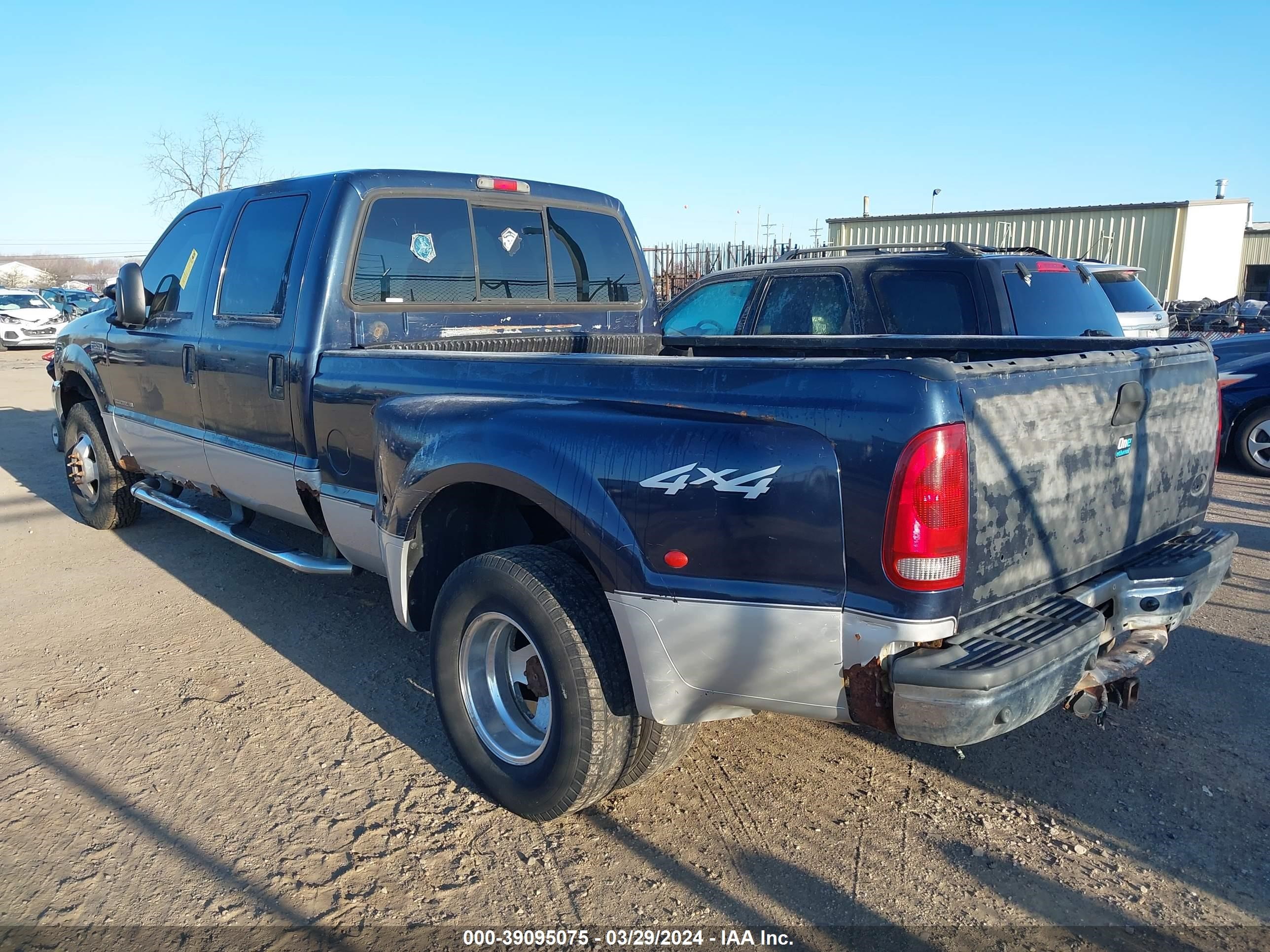 Photo 2 VIN: 1FTWW33F12ED10125 - FORD F350 