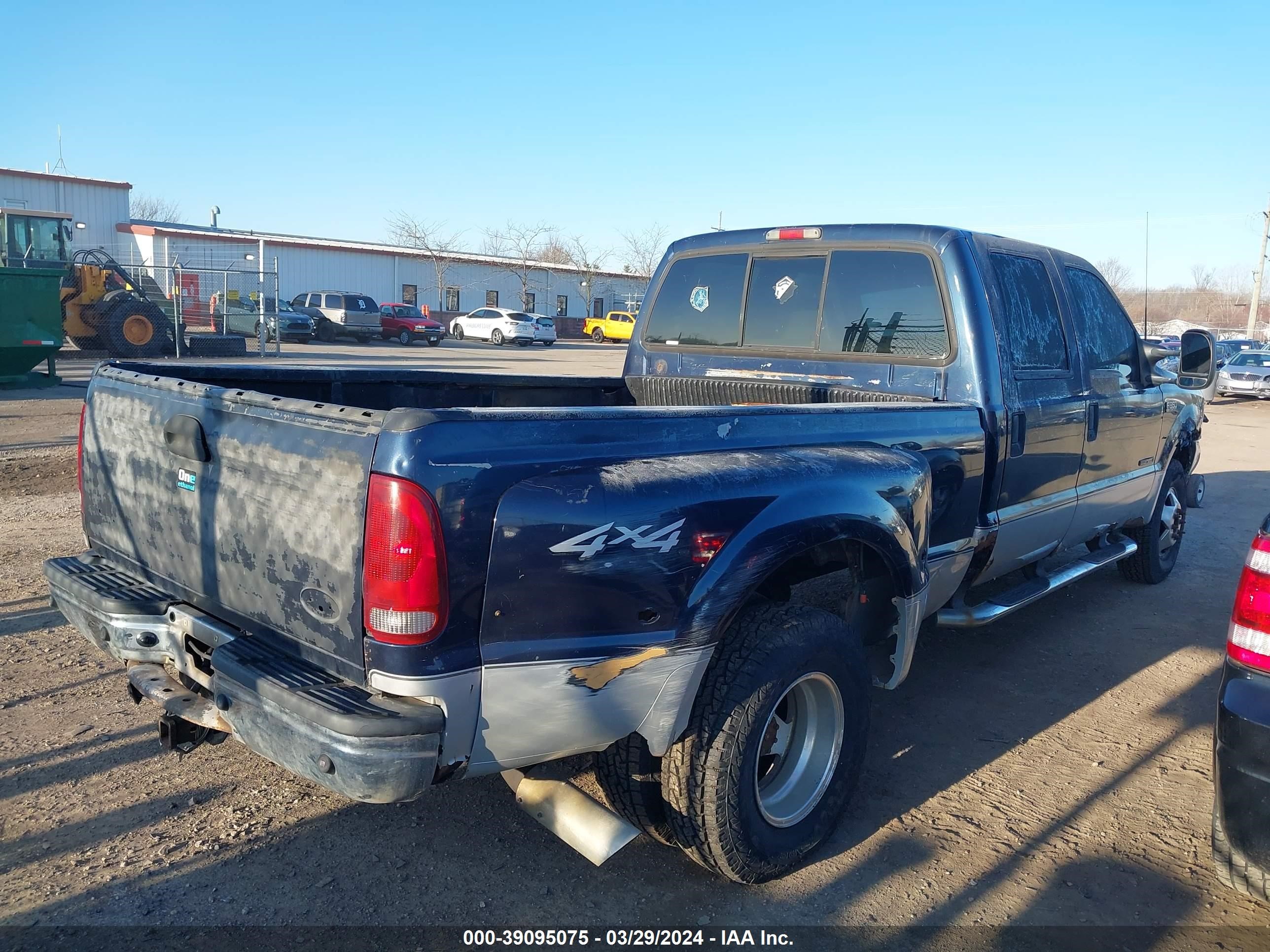 Photo 3 VIN: 1FTWW33F12ED10125 - FORD F350 