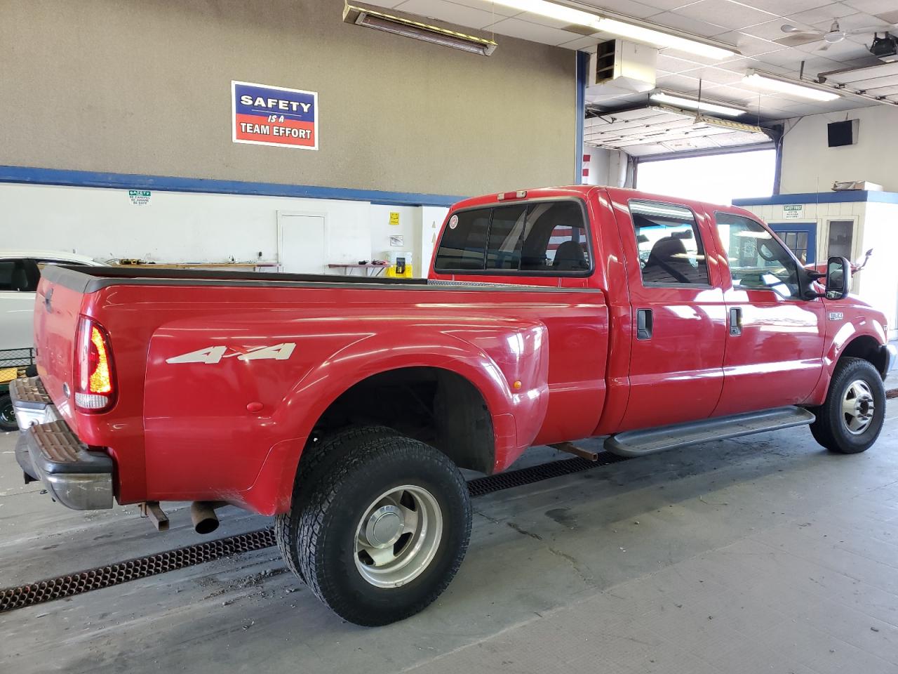 Photo 2 VIN: 1FTWW33F2XEA23464 - FORD F350 