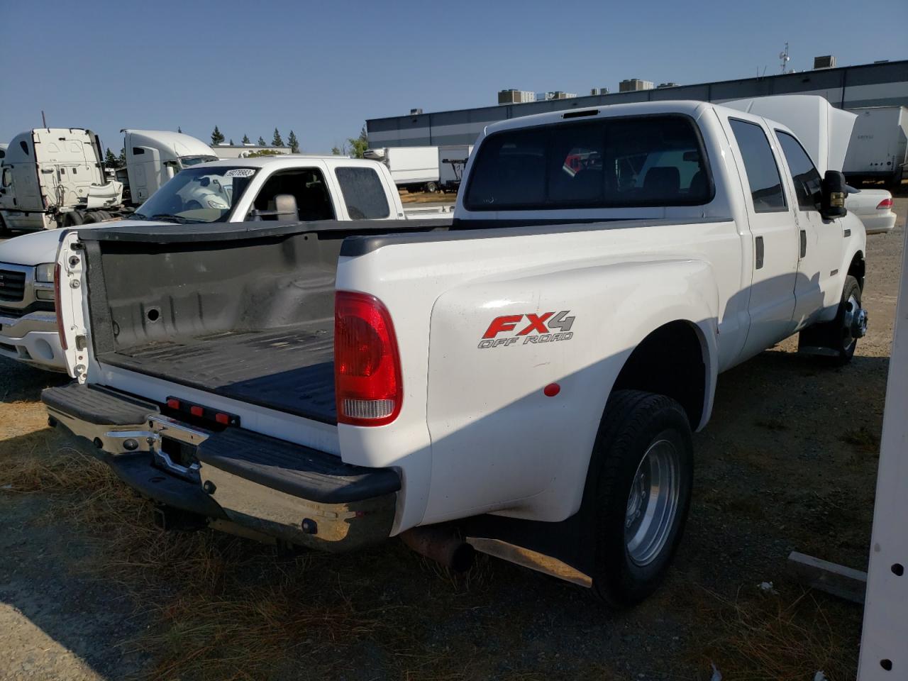 Photo 2 VIN: 1FTWW33P17EA33976 - FORD F350 