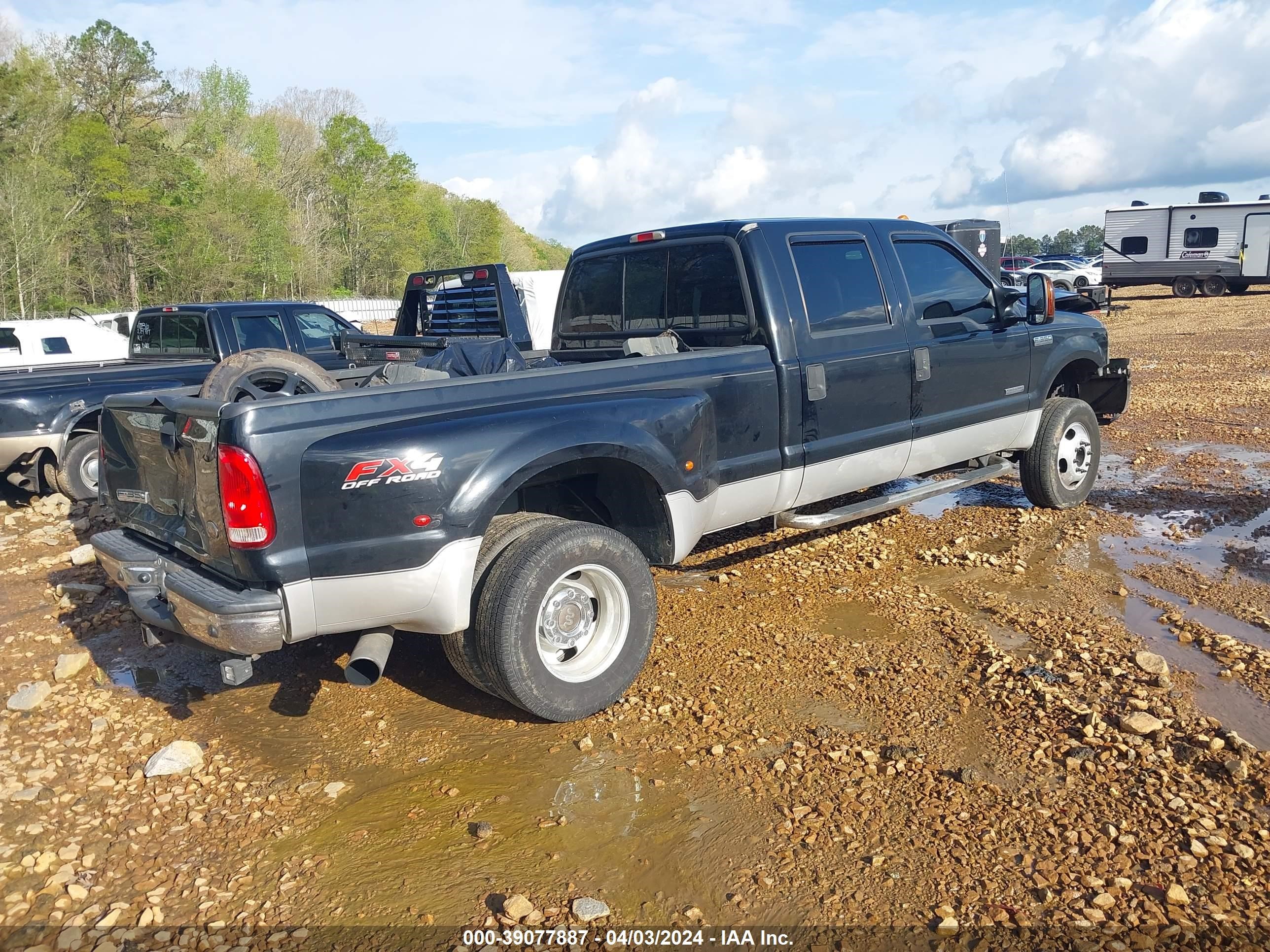 Photo 3 VIN: 1FTWW33P25EC06059 - FORD F350 