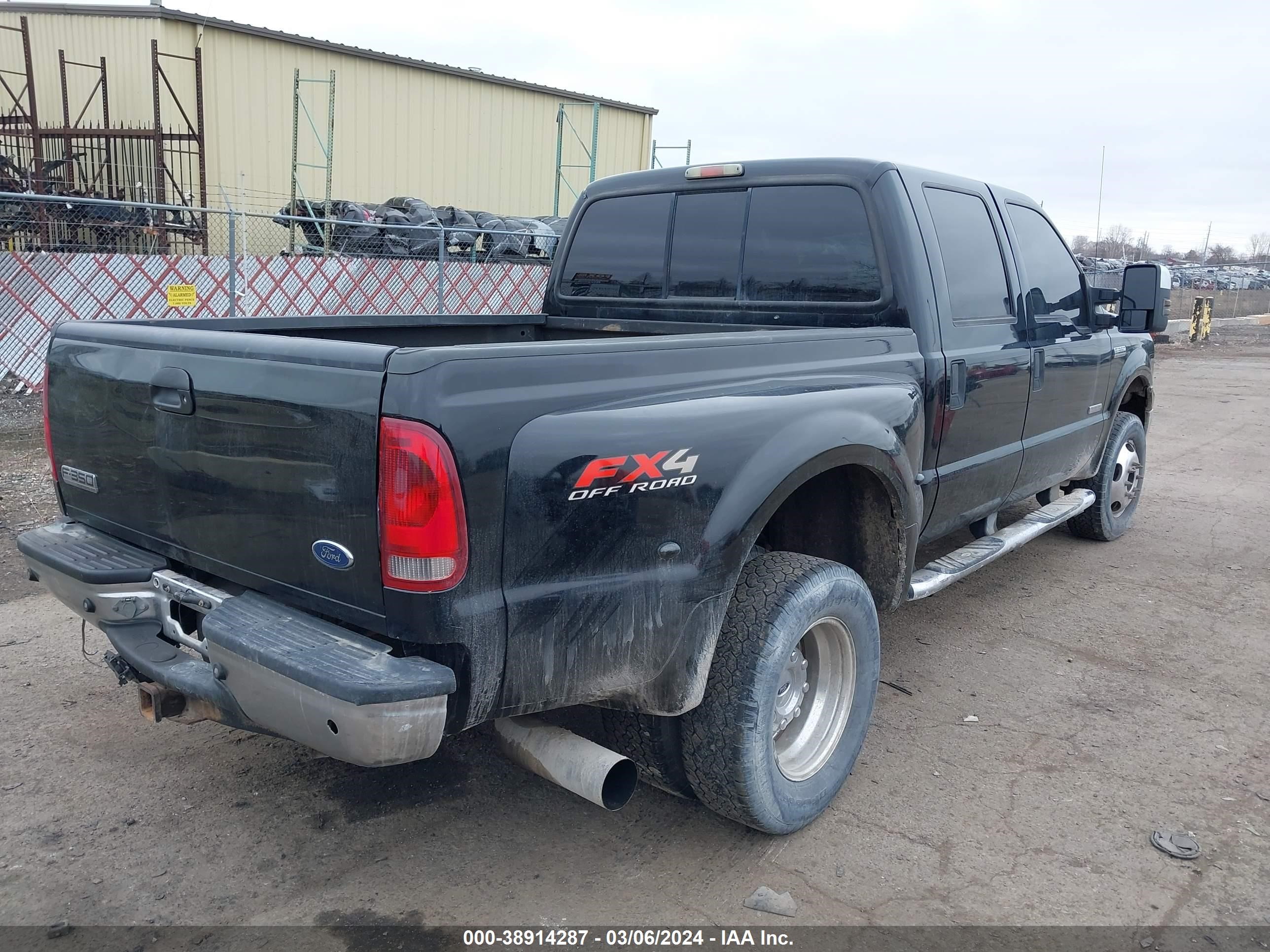 Photo 3 VIN: 1FTWW33P77EB25058 - FORD F350 