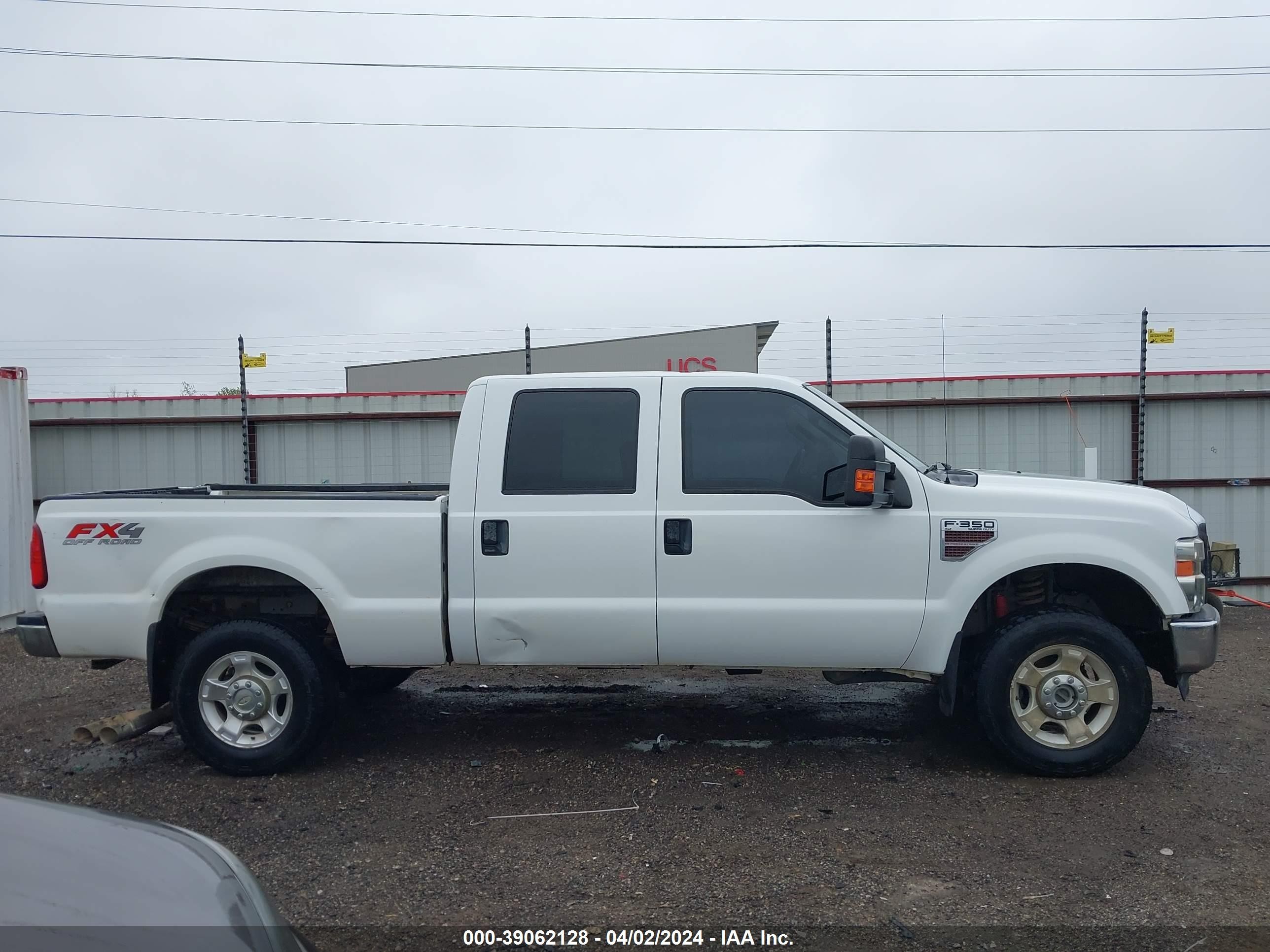 Photo 12 VIN: 1FTWW3BR2AEB02278 - FORD F350 