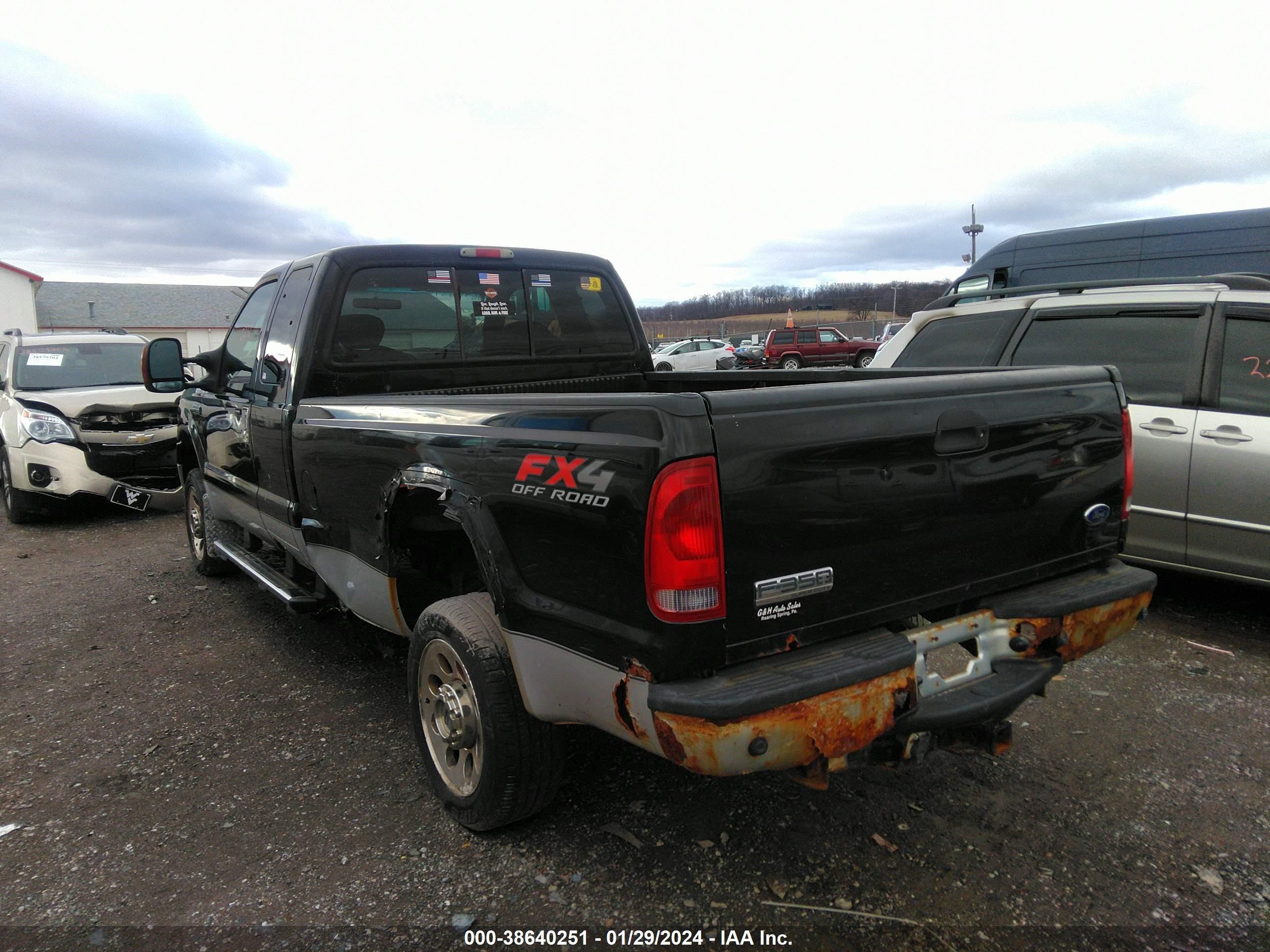 Photo 2 VIN: 1FTWX31505EB77272 - FORD F350 