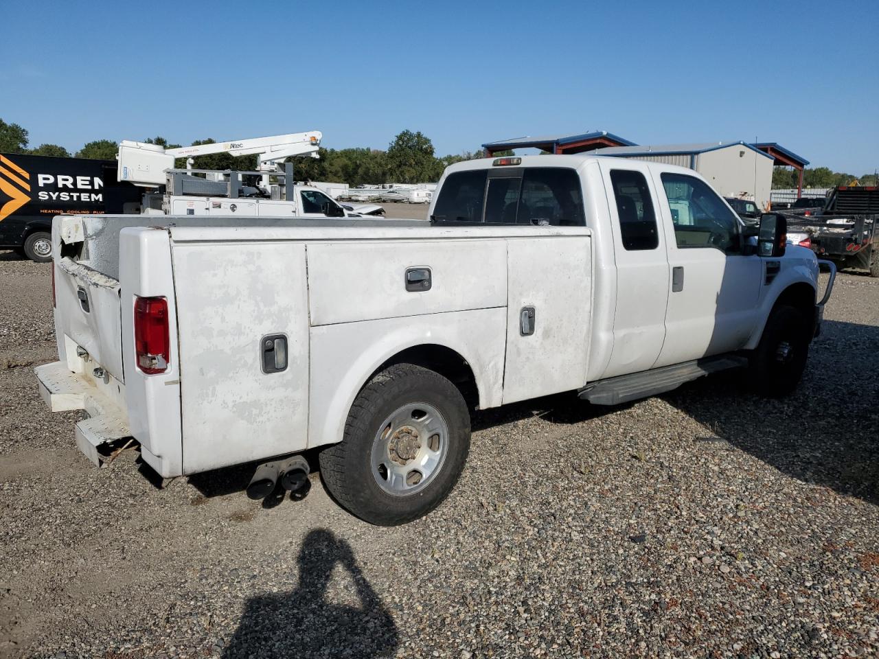 Photo 2 VIN: 1FTWX31RX8EC30437 - FORD F350 