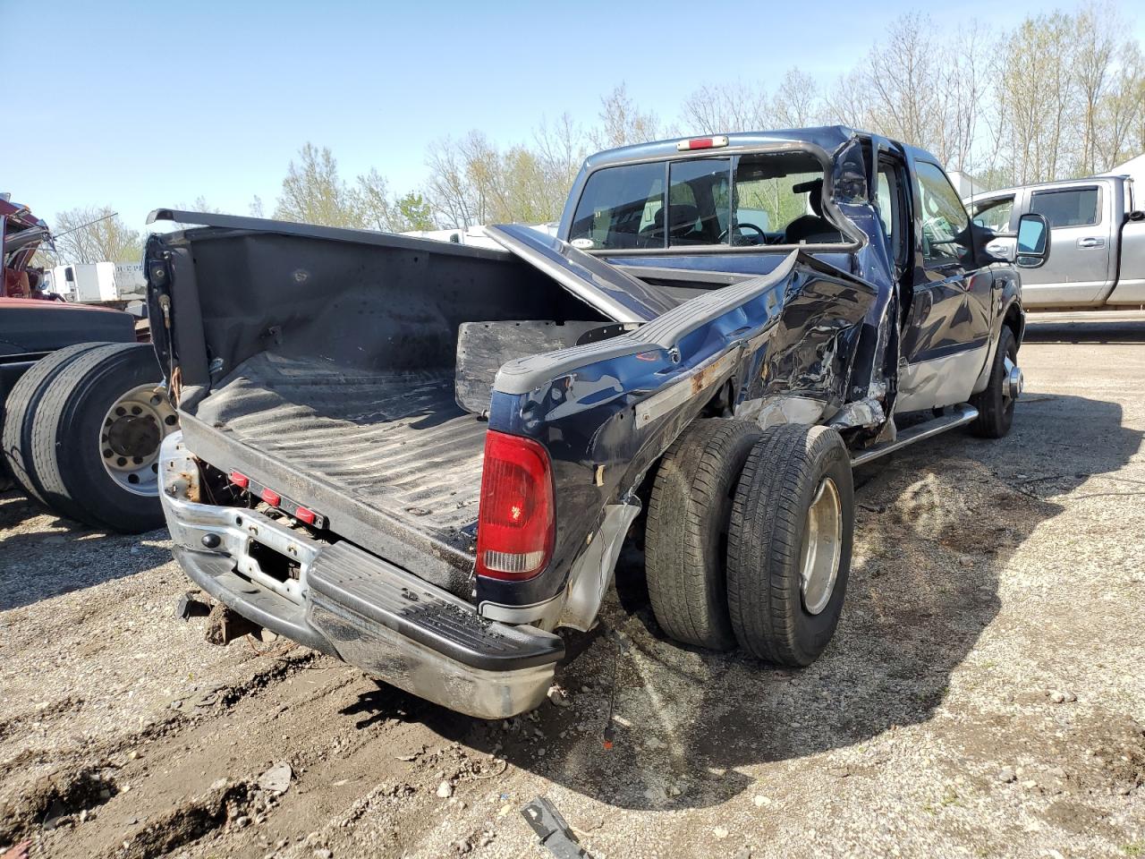 Photo 2 VIN: 1FTWX33F02EC99115 - FORD F350 