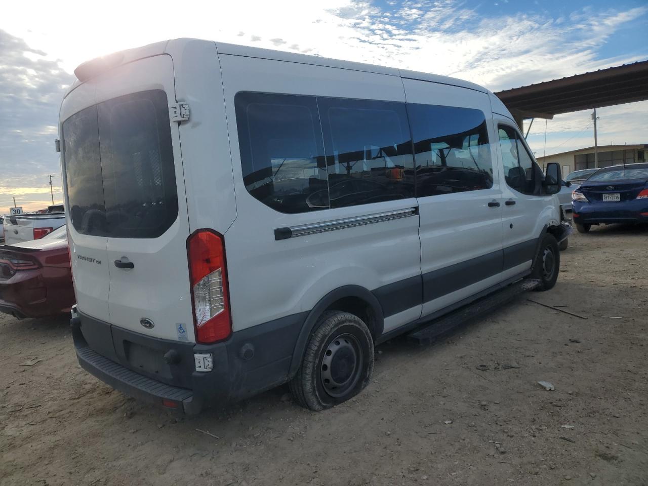 Photo 2 VIN: 1FTYE2CM5JKA58240 - FORD TRANSIT 