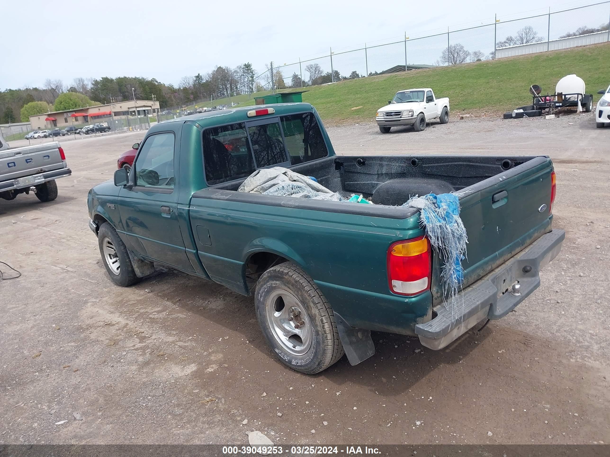 Photo 2 VIN: 1FTYR10C1XUB86773 - FORD RANGER 