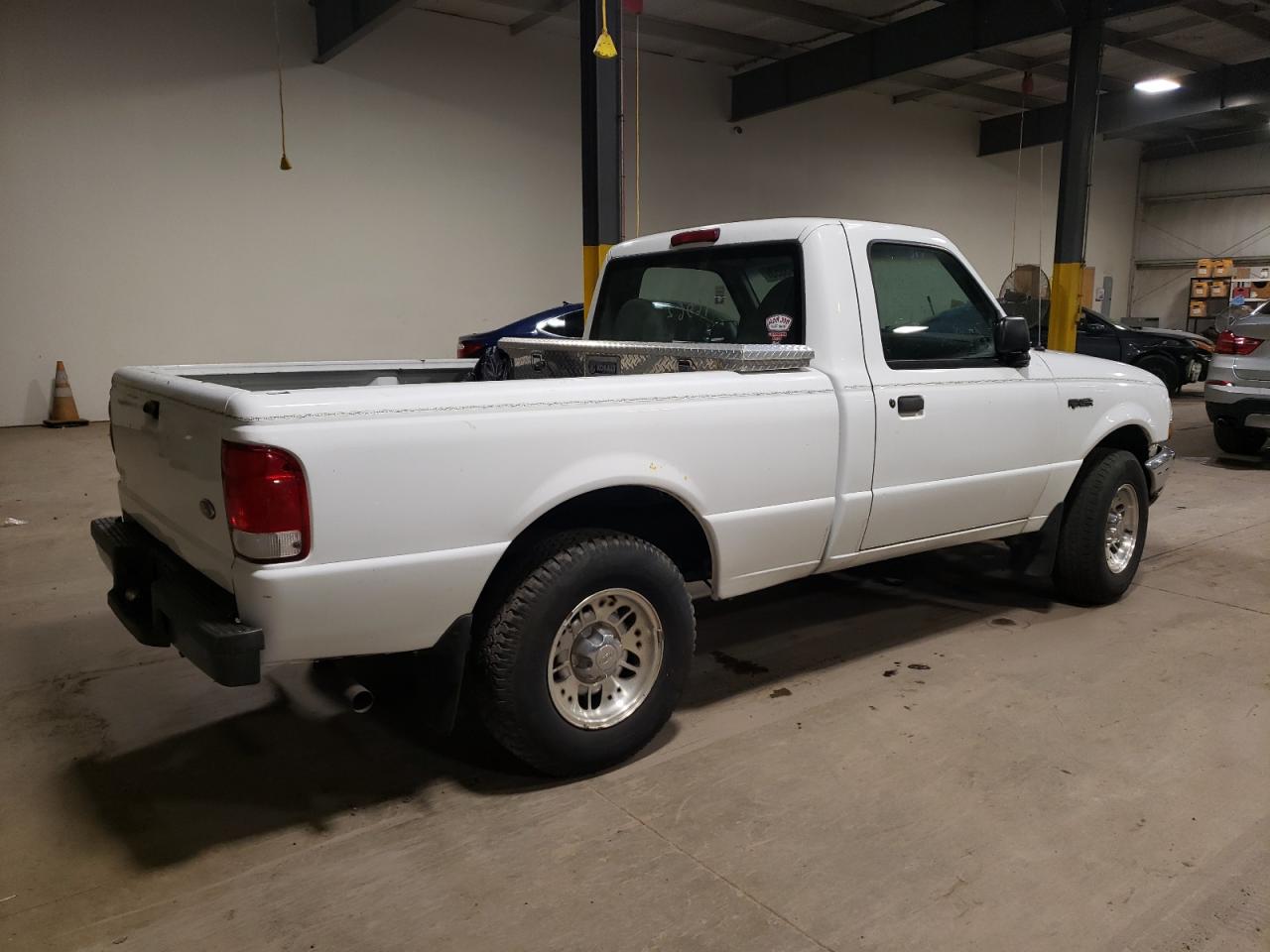 Photo 2 VIN: 1FTYR10C1YTA40834 - FORD RANGER 