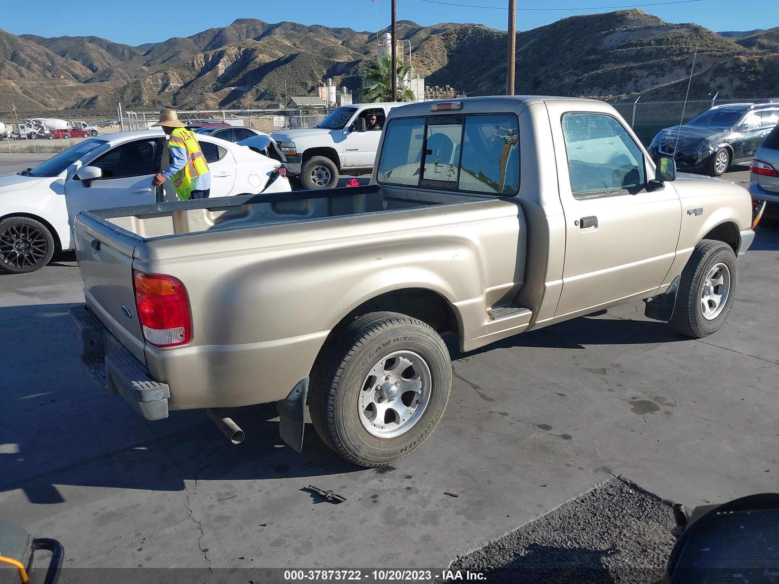 Photo 3 VIN: 1FTYR10C3XPB87602 - FORD RANGER 