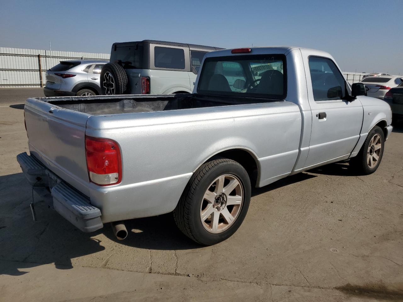 Photo 2 VIN: 1FTYR10C7YPA00394 - FORD RANGER 