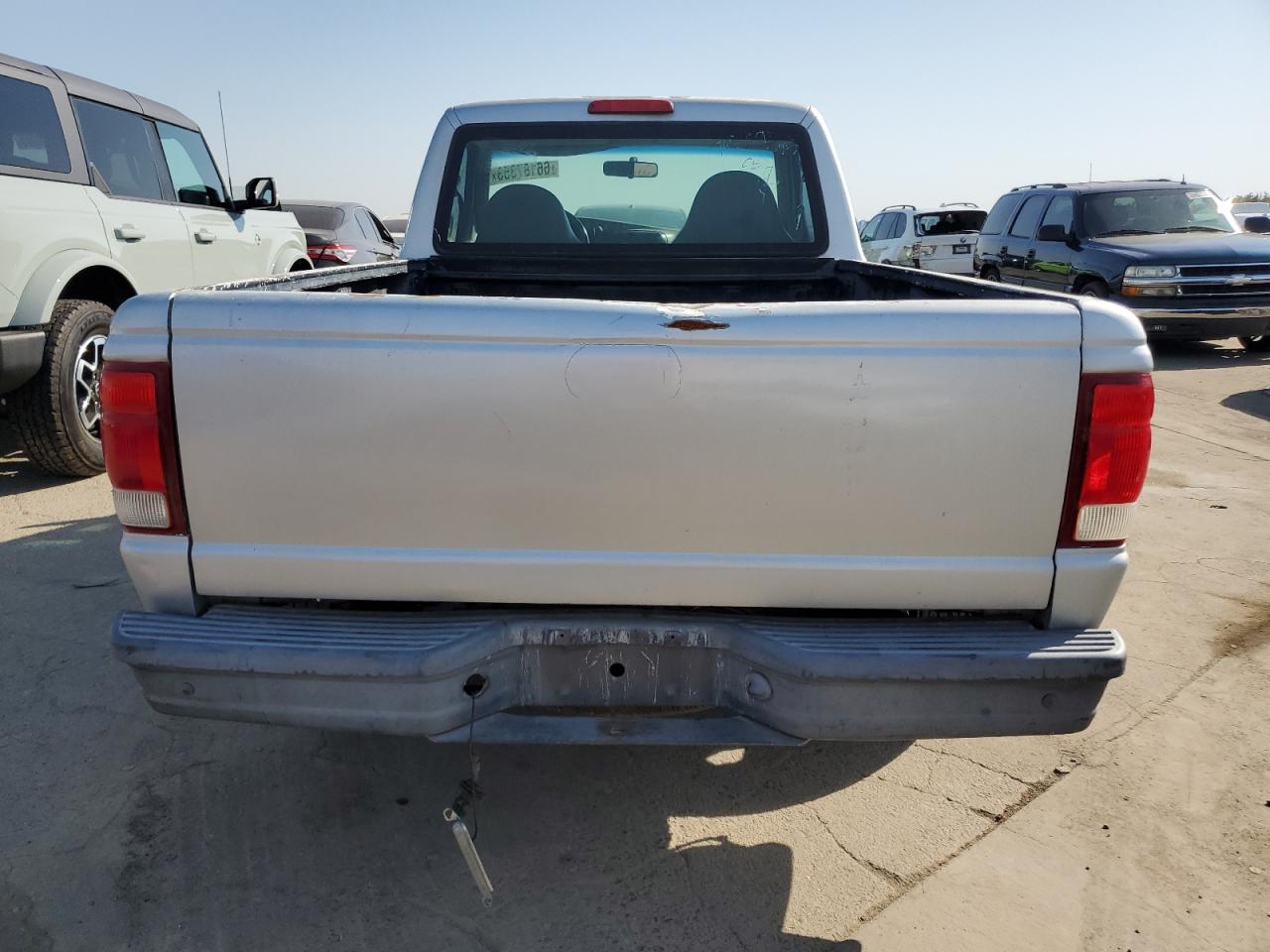 Photo 5 VIN: 1FTYR10C7YPA00394 - FORD RANGER 