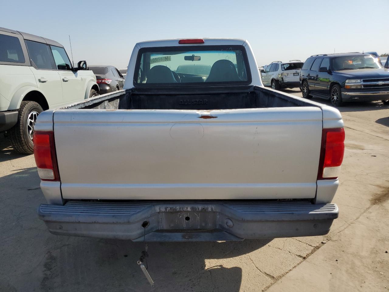 Photo 9 VIN: 1FTYR10C7YPA00394 - FORD RANGER 