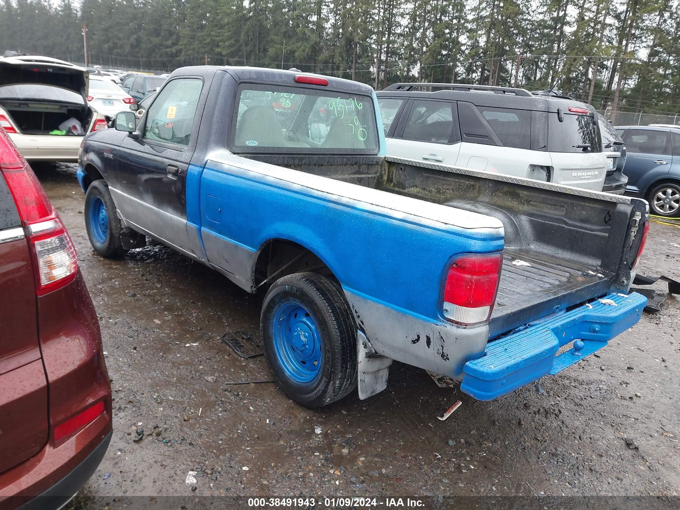 Photo 2 VIN: 1FTYR10C8YPC17260 - FORD RANGER 