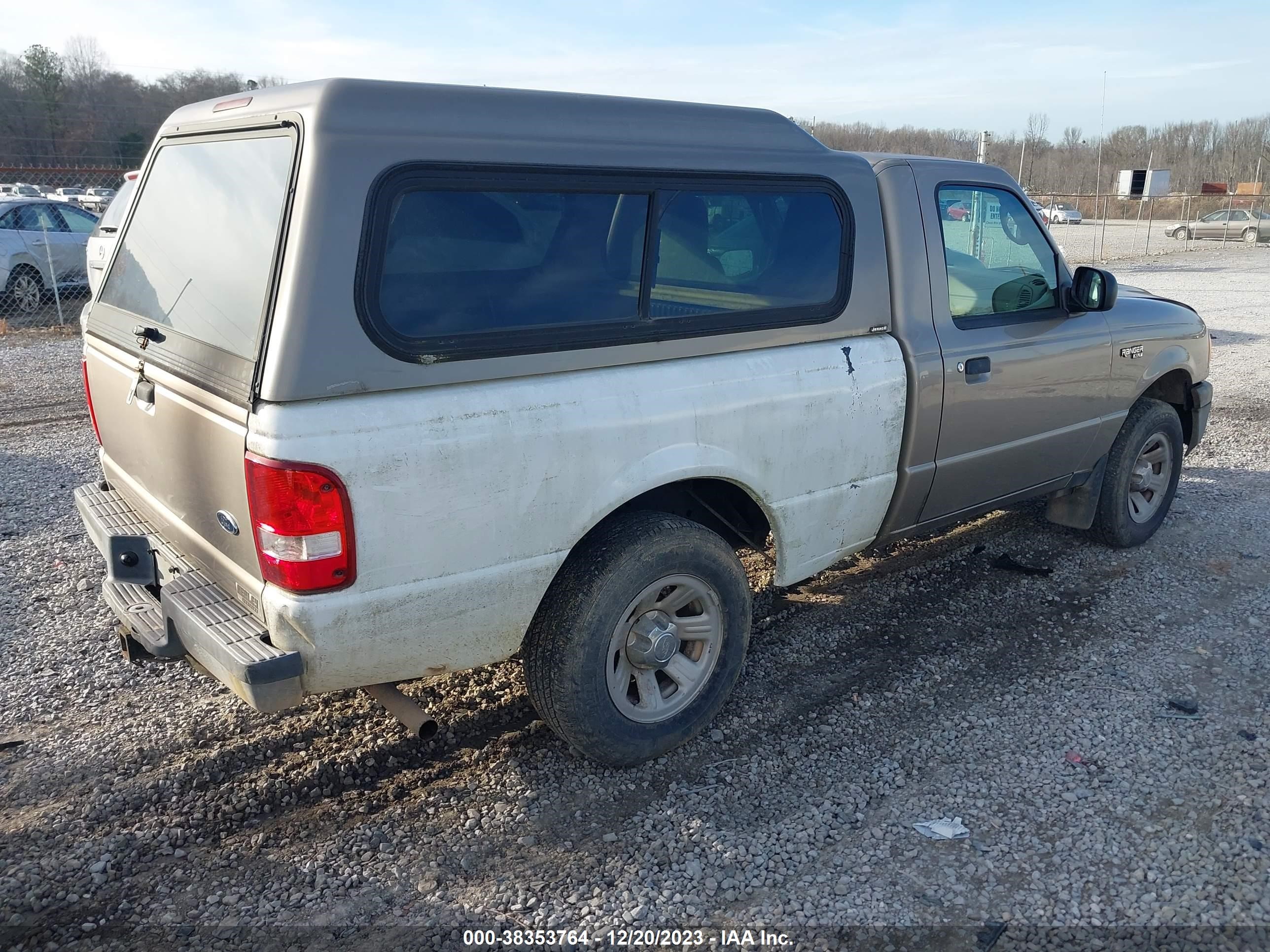 Photo 3 VIN: 1FTYR10U14TA00935 - FORD RANGER 