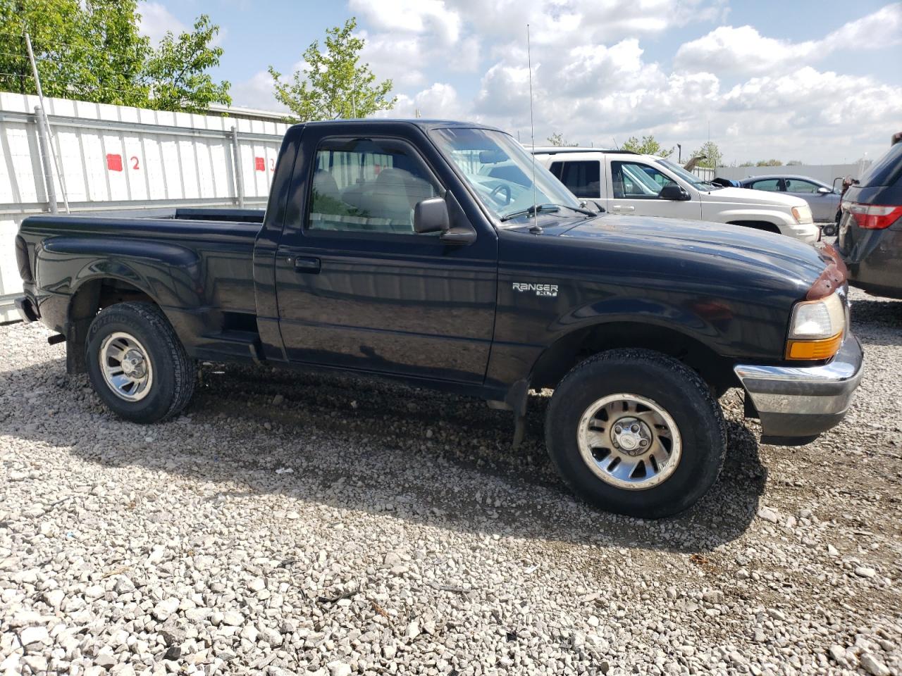 Photo 3 VIN: 1FTYR10U1WTA23148 - FORD RANGER 